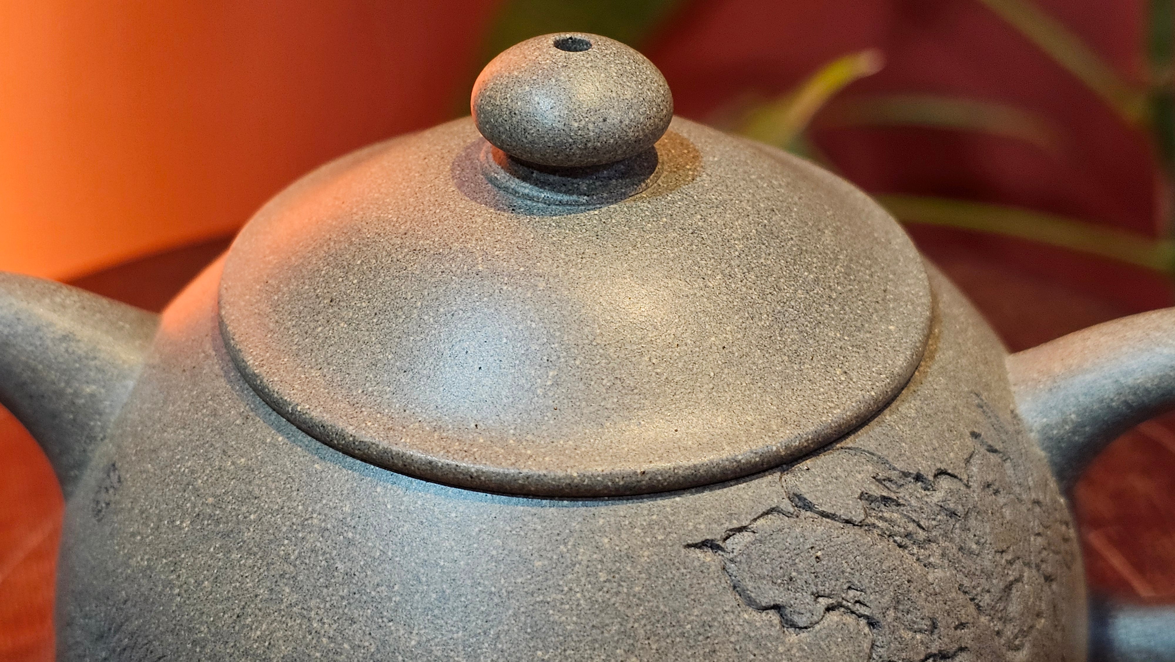 Ban Yue Hu《半月壶》~ "Half Moon Pot", 138.3ml, Qing Hui Duan 青灰段泥, by our Craftsman Zhang Huan 张欢, "Qing Gong Tu" Engraving by Craftsman Nan Shan Lao Ren 南山老人 ~ Congrats to!Tea Sommr A.M., 2054hrs 22nd August 2025, Padua! Italy🇮🇹.