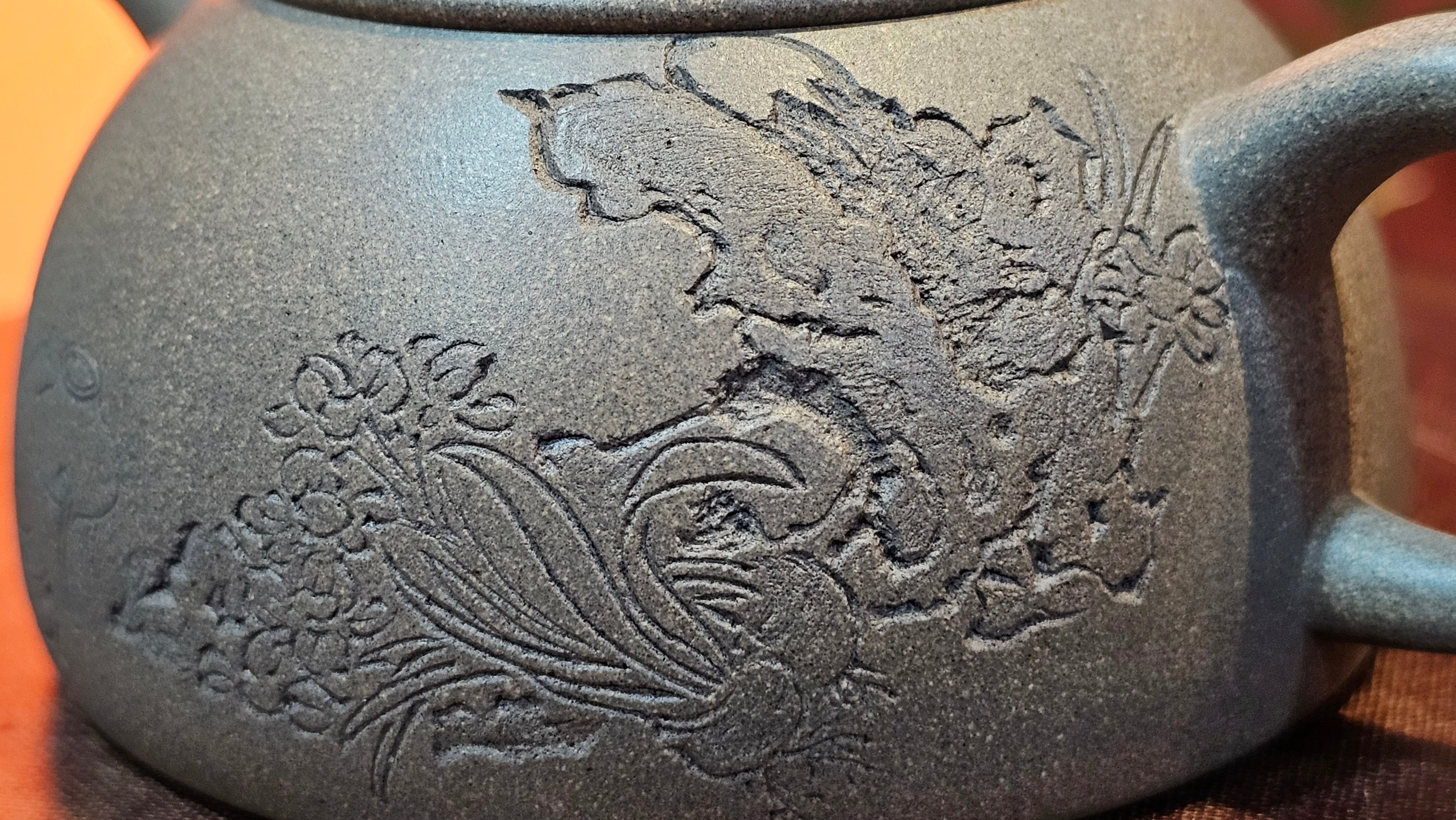 Ban Yue Hu《半月壶》~ "Half Moon Pot", 138.3ml, Qing Hui Duan 青灰段泥, by our Craftsman Zhang Huan 张欢, "Qing Gong Tu" Engraving by Craftsman Nan Shan Lao Ren 南山老人 ~ Congrats to!Tea Sommr A.M., 2054hrs 22nd August 2025, Padua! Italy🇮🇹.
