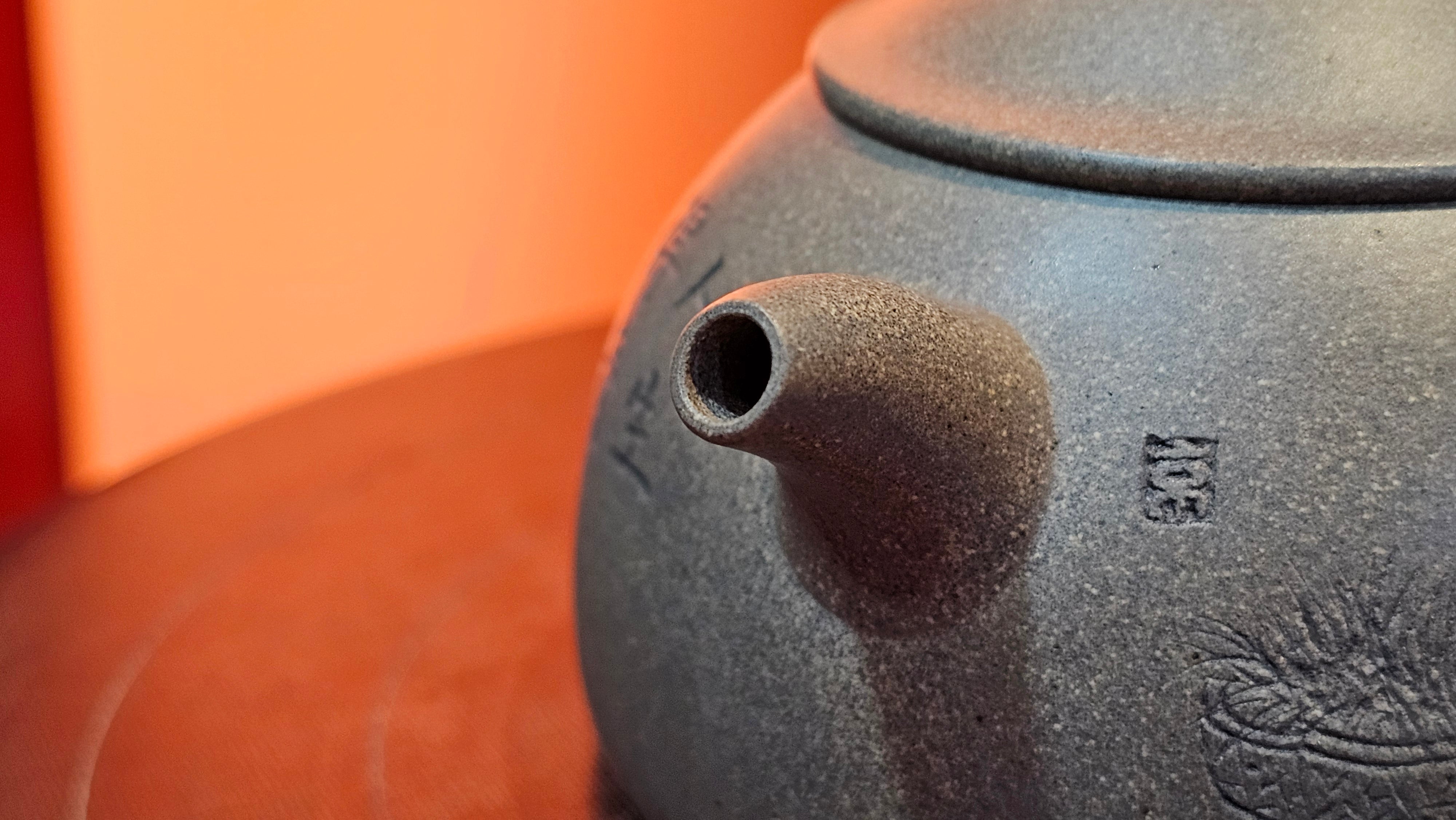 Ban Yue Hu《半月壶》~ "Half Moon Pot", 138.3ml, Qing Hui Duan 青灰段泥, by our Craftsman Zhang Huan 张欢, "Qing Gong Tu" Engraving by Craftsman Nan Shan Lao Ren 南山老人 ~ Congrats to!Tea Sommr A.M., 2054hrs 22nd August 2025, Padua! Italy🇮🇹.