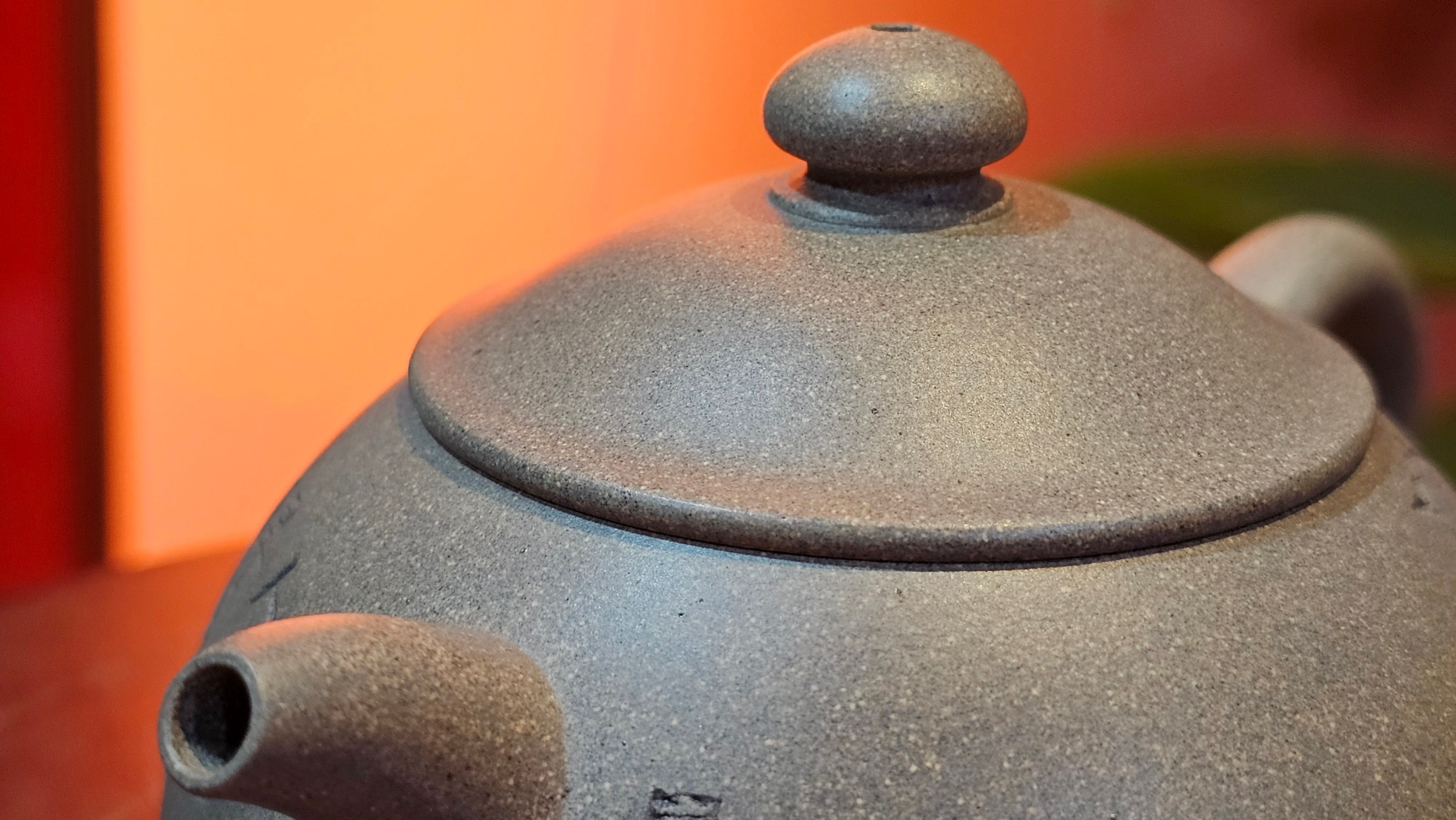 Ban Yue Hu《半月壶》~ "Half Moon Pot", 138.3ml, Qing Hui Duan 青灰段泥, by our Craftsman Zhang Huan 张欢, "Qing Gong Tu" Engraving by Craftsman Nan Shan Lao Ren 南山老人 ~ Congrats to!Tea Sommr A.M., 2054hrs 22nd August 2025, Padua! Italy🇮🇹.