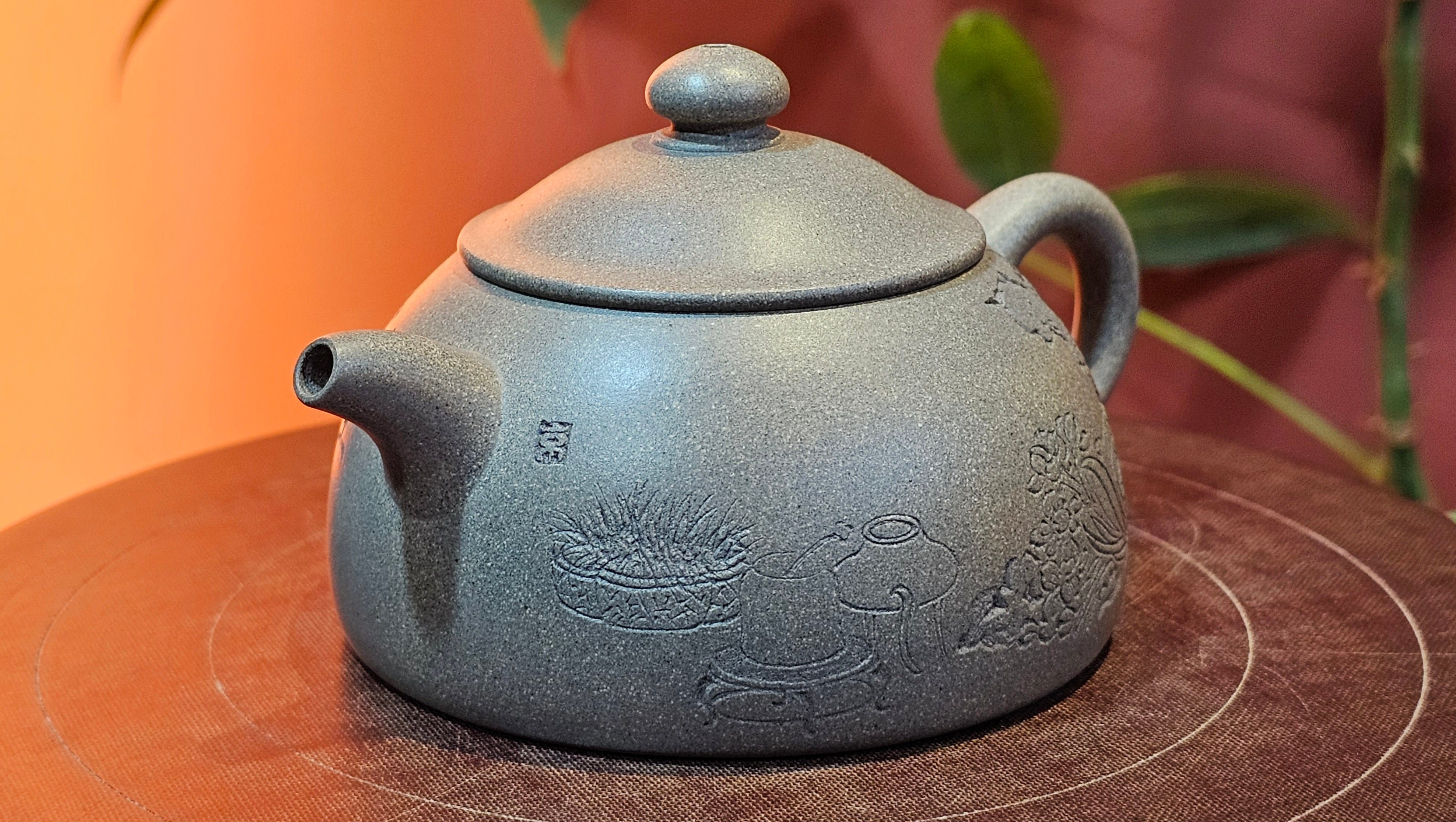 Ban Yue Hu《半月壶》~ "Half Moon Pot", 138.3ml, Qing Hui Duan 青灰段泥, by our Craftsman Zhang Huan 张欢, "Qing Gong Tu" Engraving by Craftsman Nan Shan Lao Ren 南山老人 ~ Congrats to!Tea Sommr A.M., 2054hrs 22nd August 2025, Padua! Italy🇮🇹.