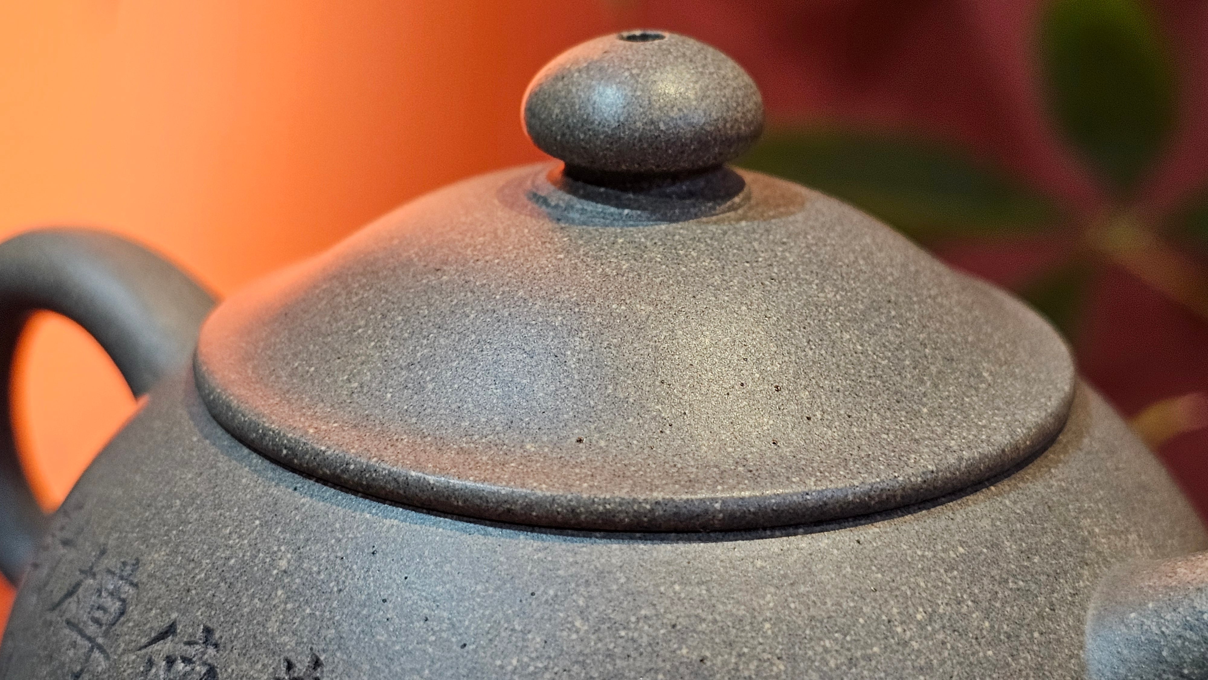 Ban Yue Hu《半月壶》~ "Half Moon Pot", 138.3ml, Qing Hui Duan 青灰段泥, by our Craftsman Zhang Huan 张欢, "Qing Gong Tu" Engraving by Craftsman Nan Shan Lao Ren 南山老人 ~ Congrats to!Tea Sommr A.M., 2054hrs 22nd August 2025, Padua! Italy🇮🇹.