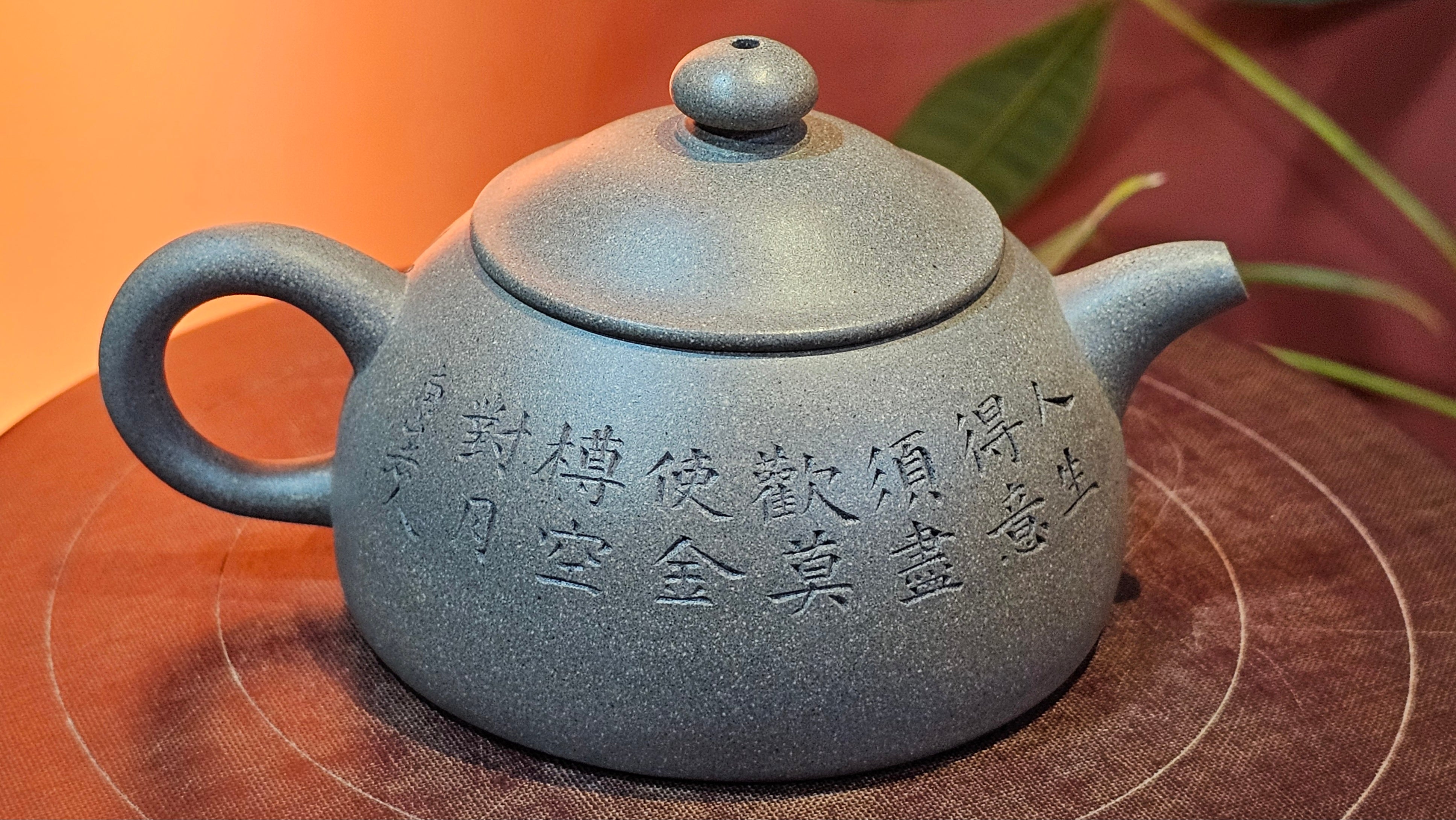 Ban Yue Hu《半月壶》~ "Half Moon Pot", 138.3ml, Qing Hui Duan 青灰段泥, by our Craftsman Zhang Huan 张欢, "Qing Gong Tu" Engraving by Craftsman Nan Shan Lao Ren 南山老人 ~ Congrats to!Tea Sommr A.M., 2054hrs 22nd August 2025, Padua! Italy🇮🇹.