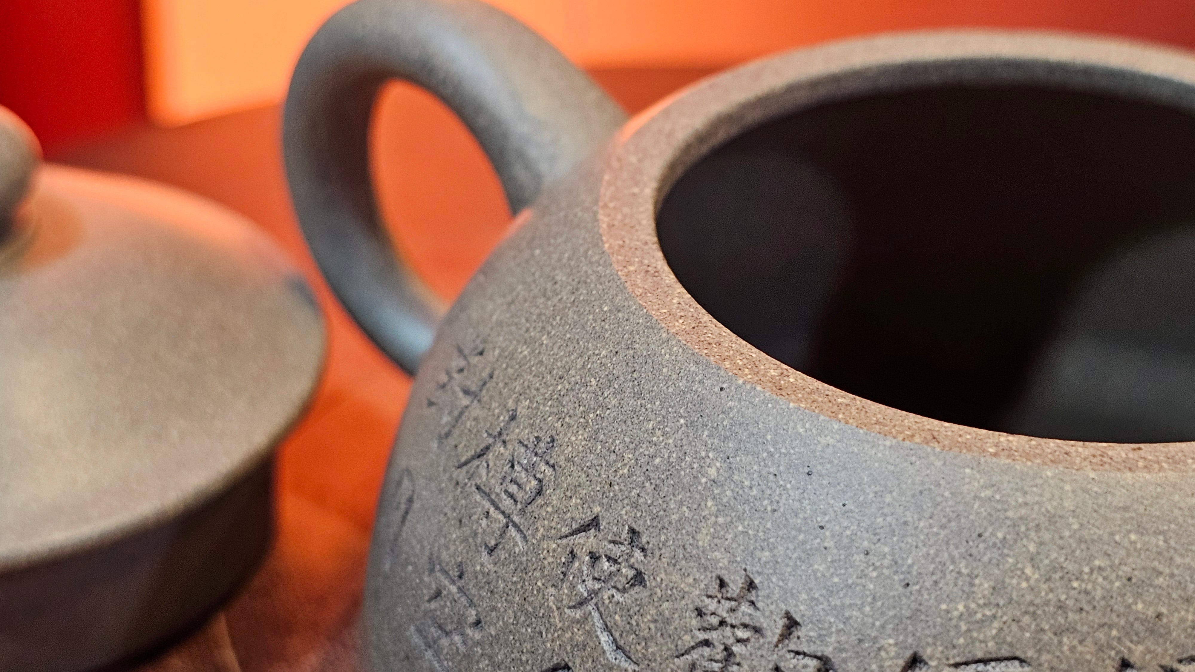 Ban Yue Hu《半月壶》~ "Half Moon Pot", 138.3ml, Qing Hui Duan 青灰段泥, by our Craftsman Zhang Huan 张欢, "Qing Gong Tu" Engraving by Craftsman Nan Shan Lao Ren 南山老人 ~ Congrats to!Tea Sommr A.M., 2054hrs 22nd August 2025, Padua! Italy🇮🇹.