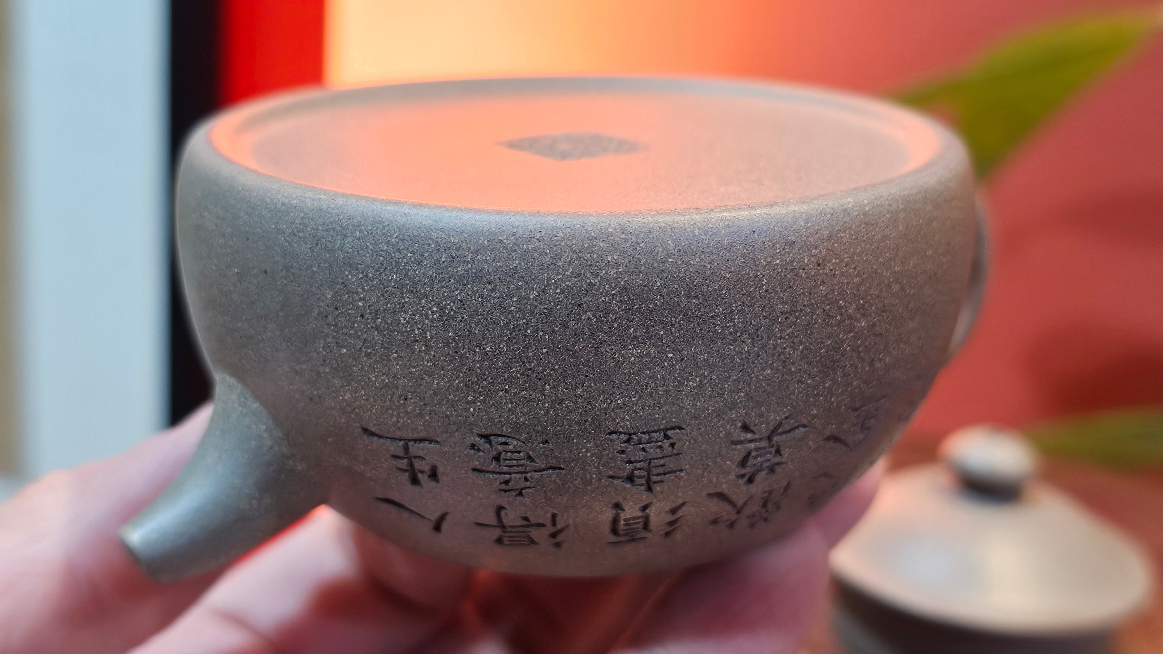 Ban Yue Hu《半月壶》~ "Half Moon Pot", 138.3ml, Qing Hui Duan 青灰段泥, by our Craftsman Zhang Huan 张欢, "Qing Gong Tu" Engraving by Craftsman Nan Shan Lao Ren 南山老人 ~ Congrats to!Tea Sommr A.M., 2054hrs 22nd August 2025, Padua! Italy🇮🇹.