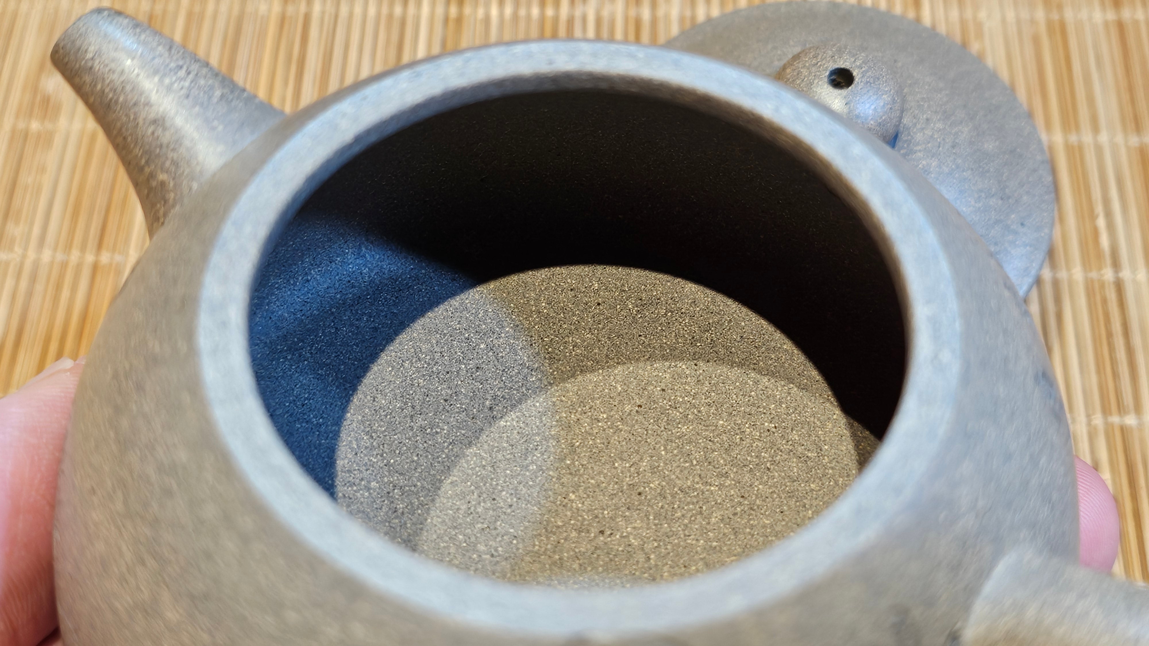 Ban Yue Hu《半月壶》~ "Half Moon Pot", 138.3ml, Qing Hui Duan 青灰段泥, by our Craftsman Zhang Huan 张欢, "Qing Gong Tu" Engraving by Craftsman Nan Shan Lao Ren 南山老人 ~ Congrats to!Tea Sommr A.M., 2054hrs 22nd August 2025, Padua! Italy🇮🇹.