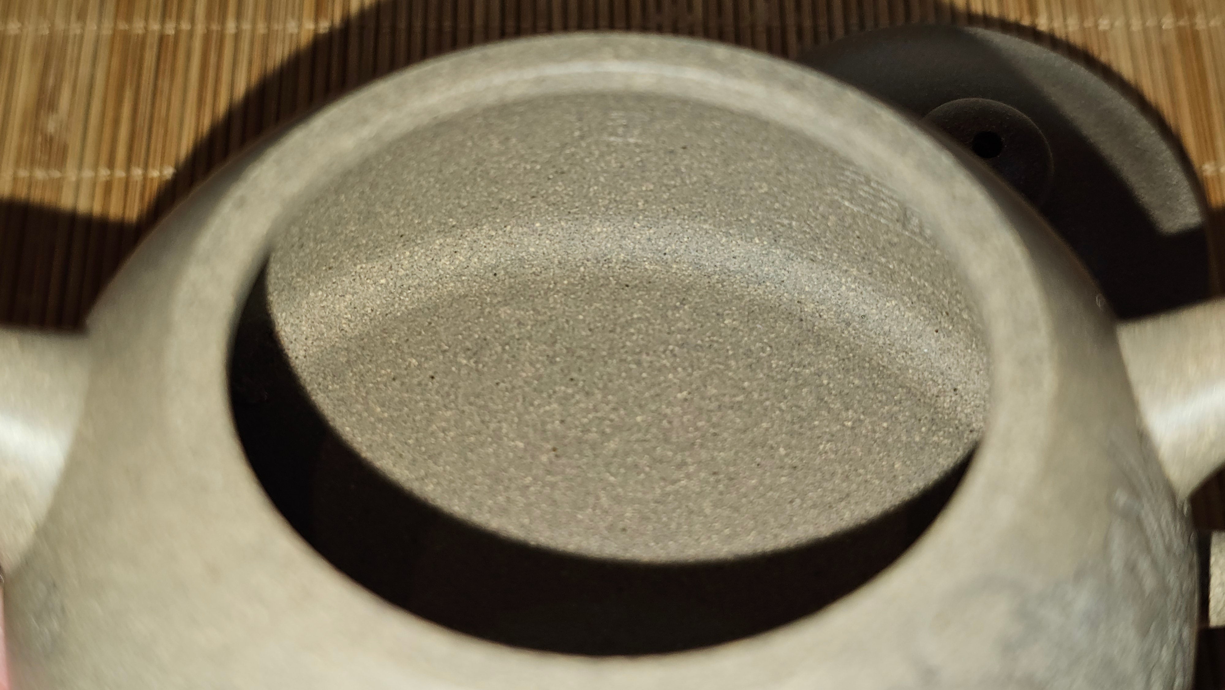 Ban Yue Hu《半月壶》~ "Half Moon Pot", 138.3ml, Qing Hui Duan 青灰段泥, by our Craftsman Zhang Huan 张欢, "Qing Gong Tu" Engraving by Craftsman Nan Shan Lao Ren 南山老人 ~ Congrats to!Tea Sommr A.M., 2054hrs 22nd August 2025, Padua! Italy🇮🇹.