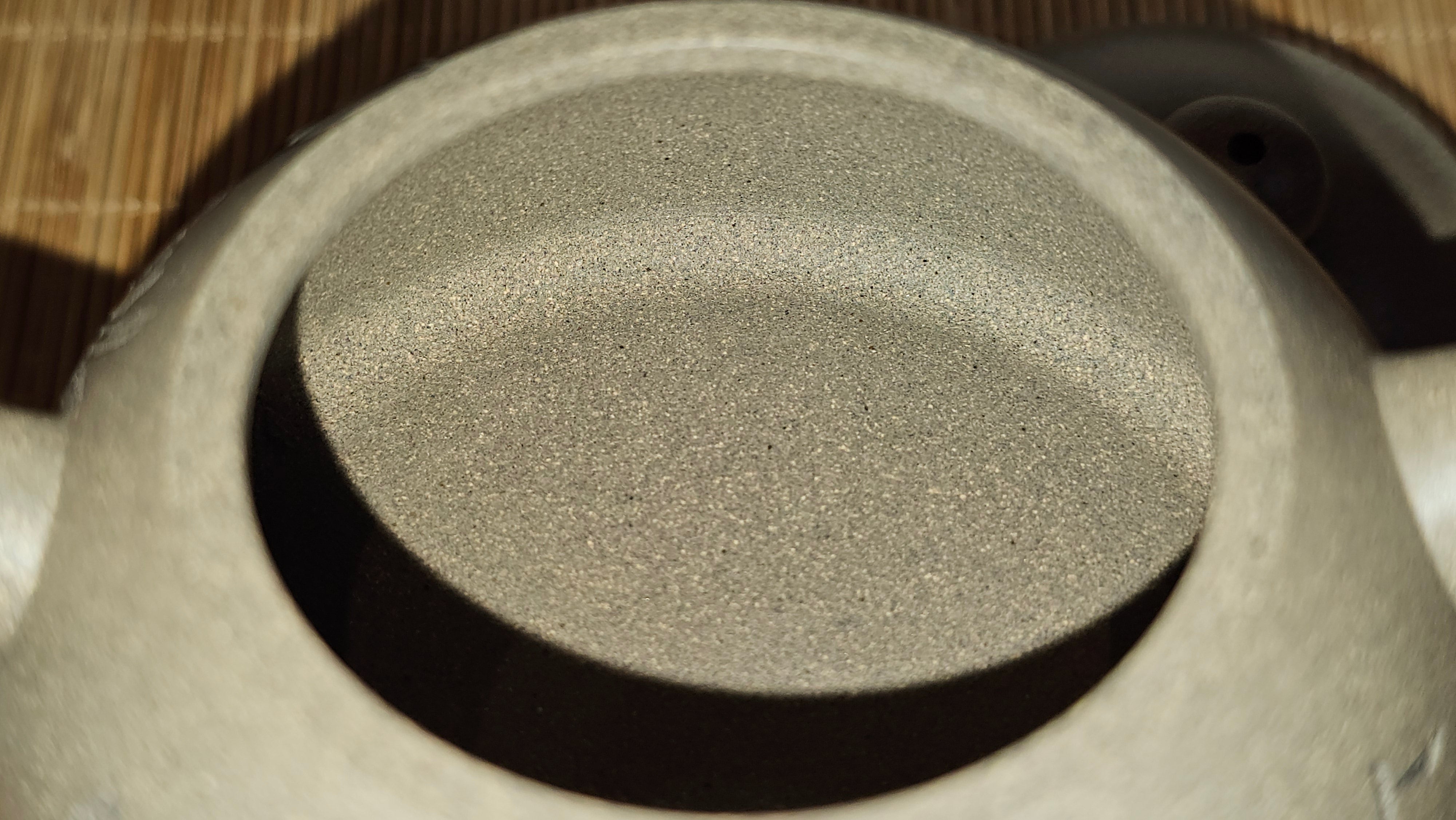 Ban Yue Hu《半月壶》~ "Half Moon Pot", 138.3ml, Qing Hui Duan 青灰段泥, by our Craftsman Zhang Huan 张欢, "Qing Gong Tu" Engraving by Craftsman Nan Shan Lao Ren 南山老人 ~ Congrats to!Tea Sommr A.M., 2054hrs 22nd August 2025, Padua! Italy🇮🇹.