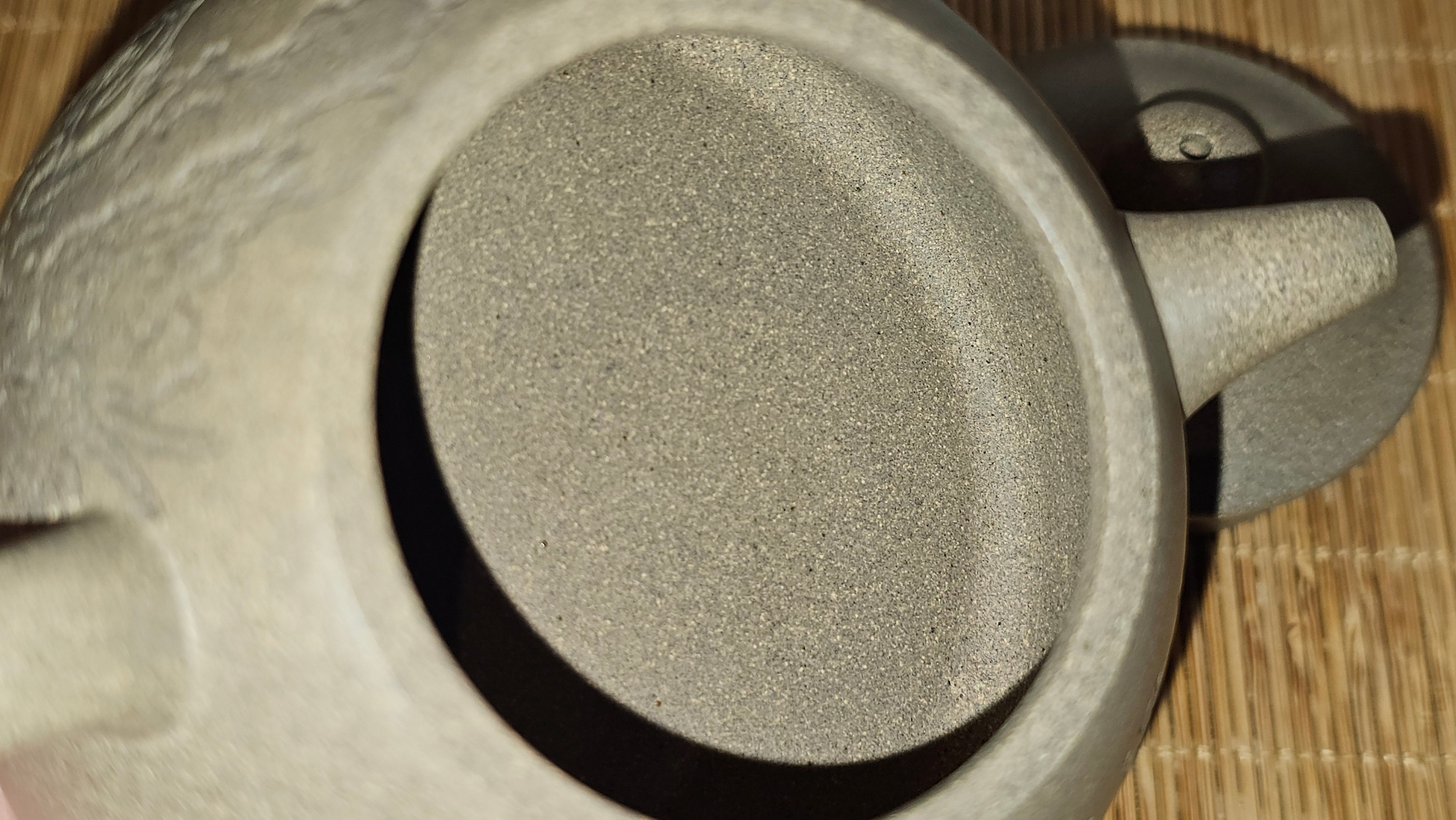 Ban Yue Hu《半月壶》~ "Half Moon Pot", 138.3ml, Qing Hui Duan 青灰段泥, by our Craftsman Zhang Huan 张欢, "Qing Gong Tu" Engraving by Craftsman Nan Shan Lao Ren 南山老人 ~ Congrats to!Tea Sommr A.M., 2054hrs 22nd August 2025, Padua! Italy🇮🇹.