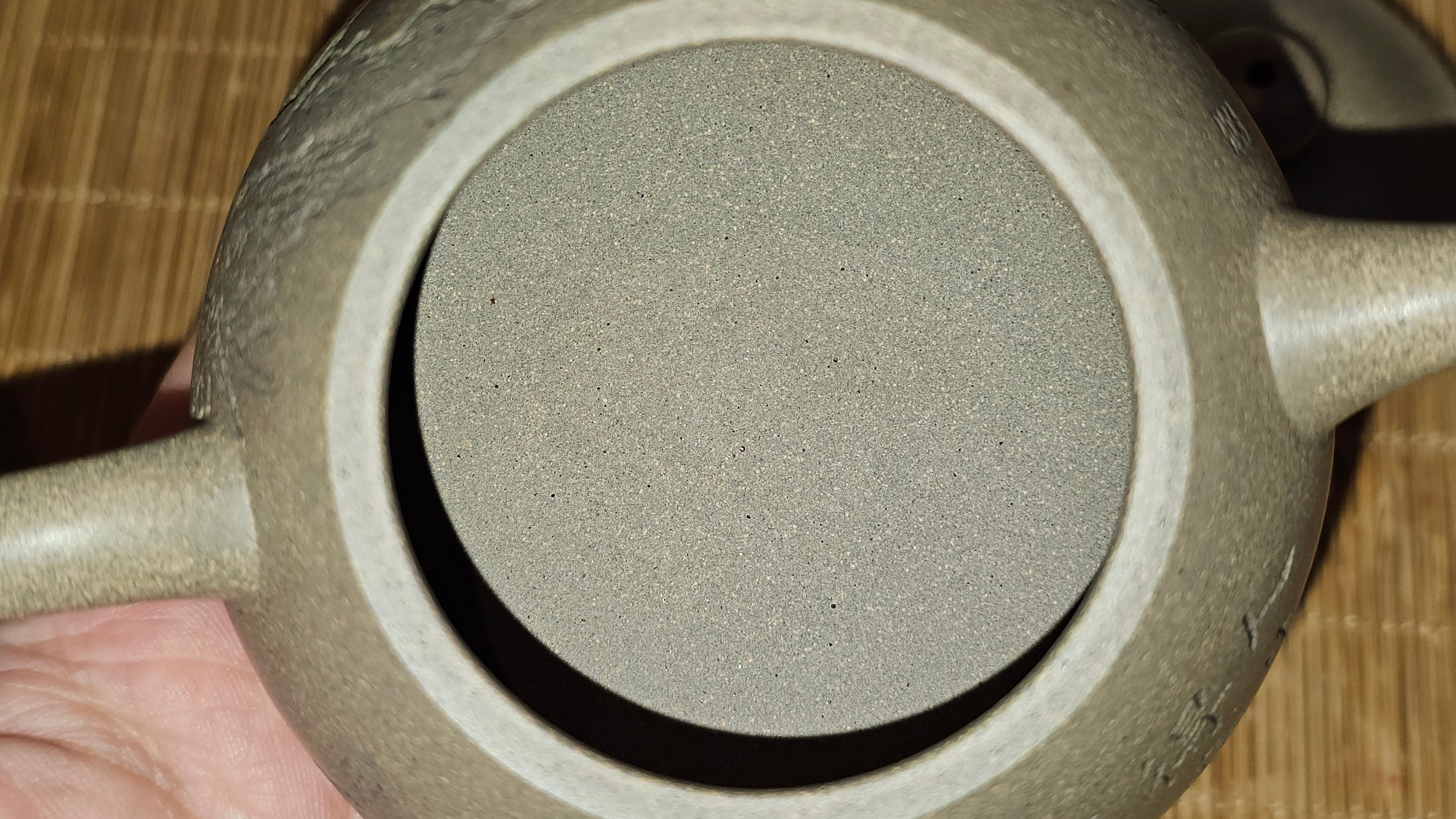 Ban Yue Hu《半月壶》~ "Half Moon Pot", 138.3ml, Qing Hui Duan 青灰段泥, by our Craftsman Zhang Huan 张欢, "Qing Gong Tu" Engraving by Craftsman Nan Shan Lao Ren 南山老人 ~ Congrats to!Tea Sommr A.M., 2054hrs 22nd August 2025, Padua! Italy🇮🇹.