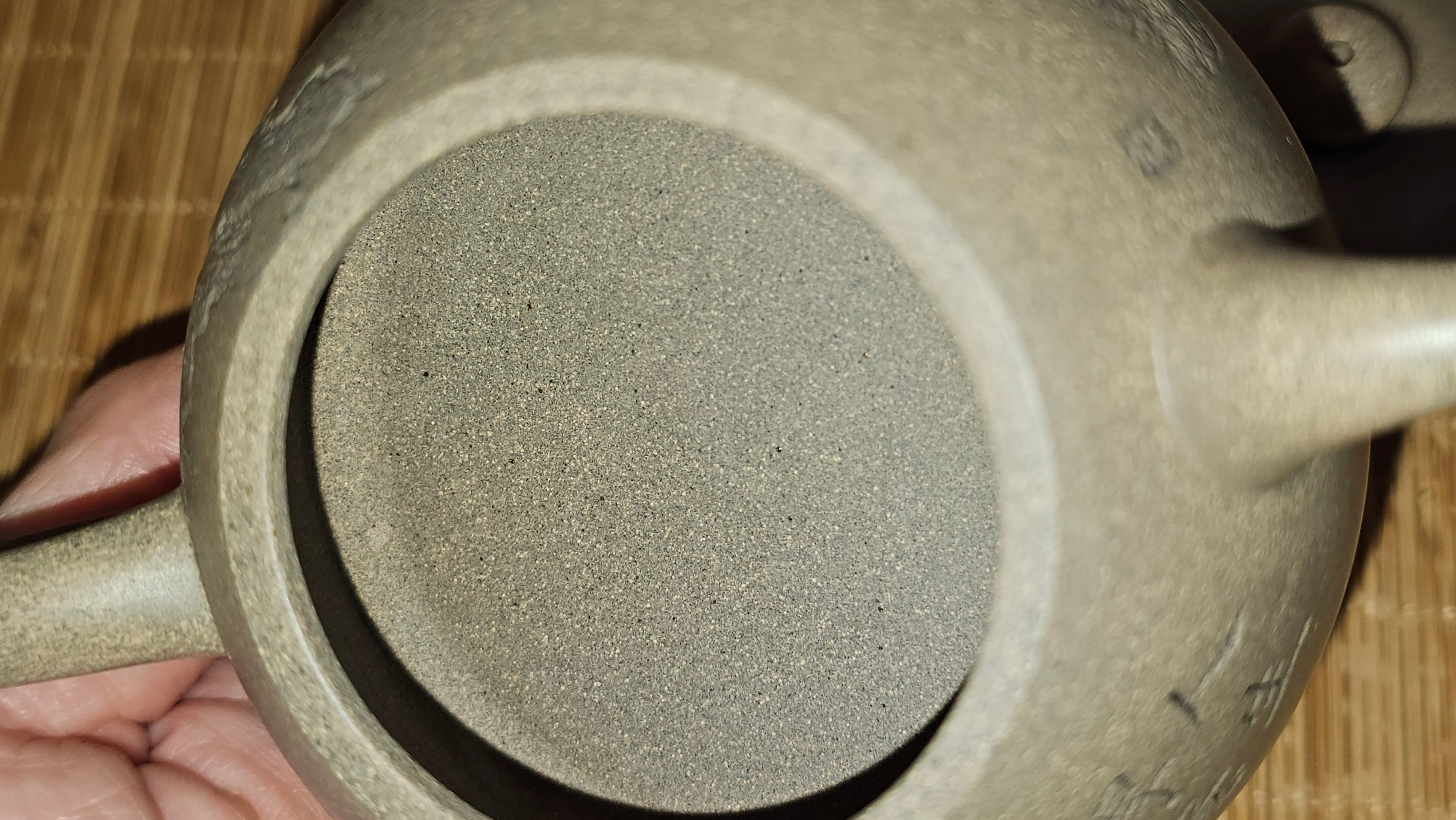 Ban Yue Hu《半月壶》~ "Half Moon Pot", 138.3ml, Qing Hui Duan 青灰段泥, by our Craftsman Zhang Huan 张欢, "Qing Gong Tu" Engraving by Craftsman Nan Shan Lao Ren 南山老人 ~ Congrats to!Tea Sommr A.M., 2054hrs 22nd August 2025, Padua! Italy🇮🇹.