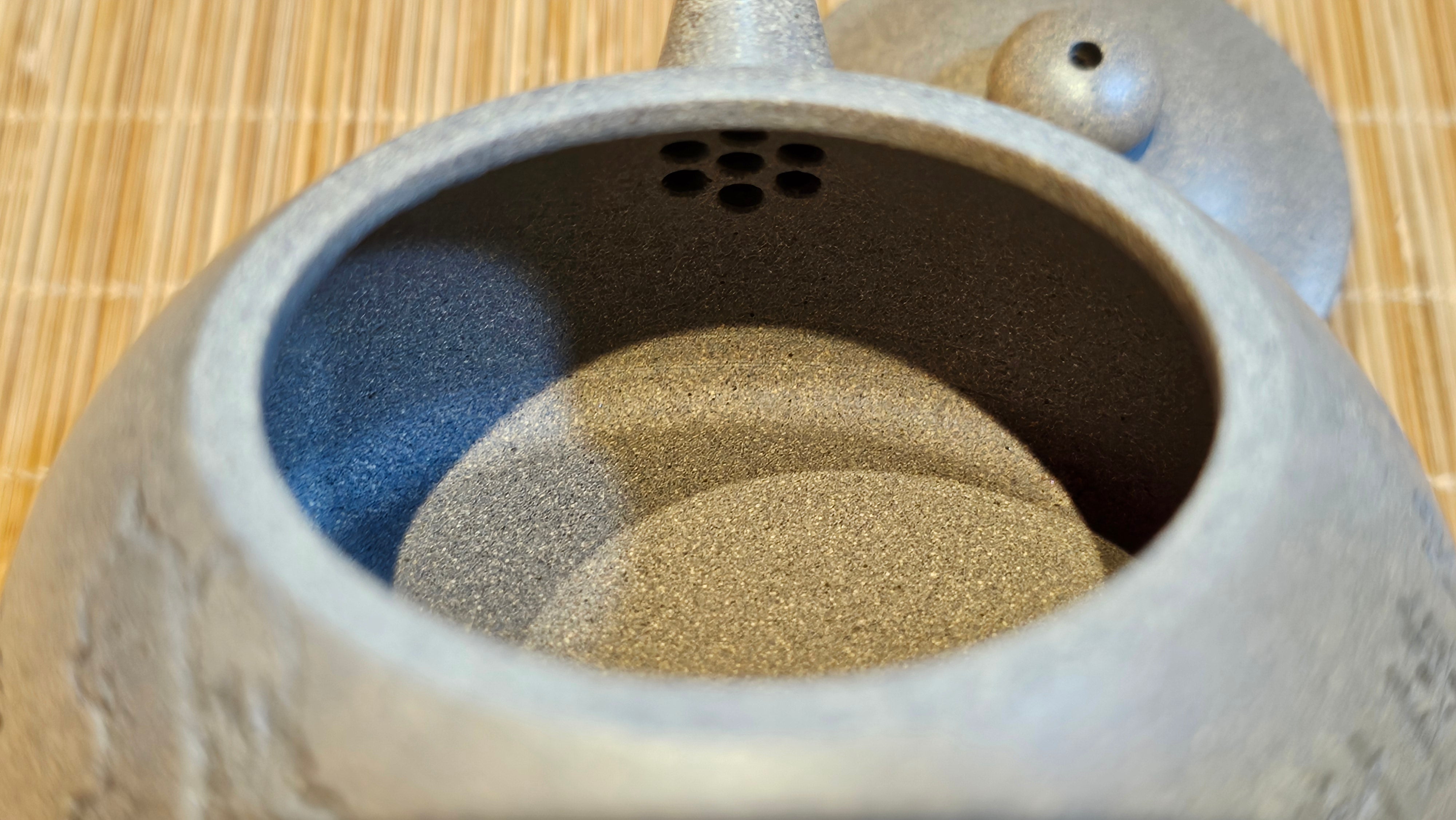 Ban Yue Hu《半月壶》~ "Half Moon Pot", 138.3ml, Qing Hui Duan 青灰段泥, by our Craftsman Zhang Huan 张欢, "Qing Gong Tu" Engraving by Craftsman Nan Shan Lao Ren 南山老人 ~ Congrats to!Tea Sommr A.M., 2054hrs 22nd August 2025, Padua! Italy🇮🇹.