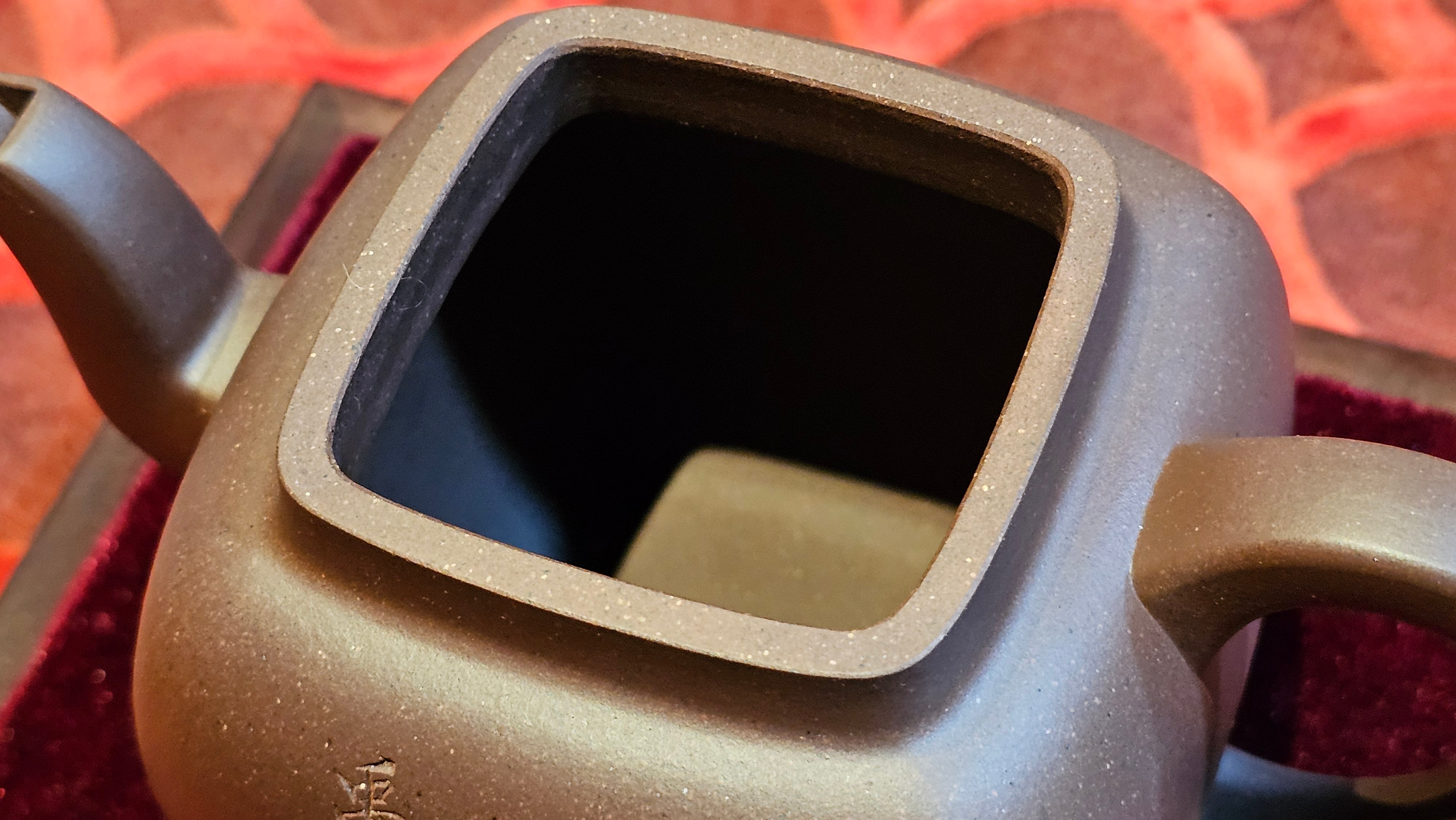 《鸣远四方》"Ming Yuan Si Fang", 348.9ml, Di Cao Qing Zi Ni 底槽青紫泥, by L2A Senior Consummate Artist Yuan Hui 袁辉 ~ Congratulations!to Dr L.L., 0858hrs 24th August 2025, Ventura, CA!