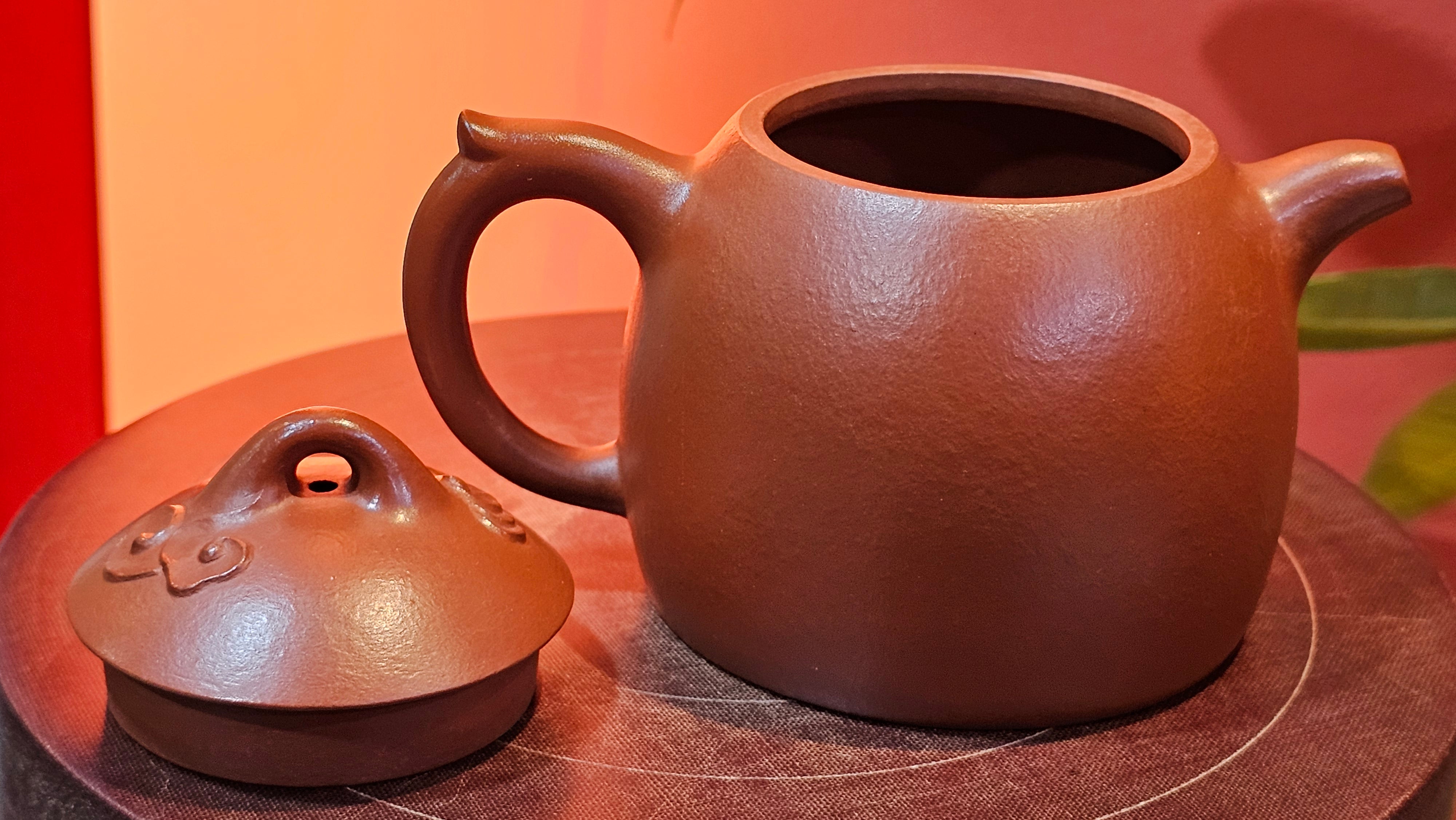 Qin Quan 秦权, with Oriental Clouds Embellishments 云朵贴花工艺, 191.3ml, Xiao Mei Yao Zhu Ni 小煤窑朱泥, by Craftsman Chen Yue Fei 陈跃飞 ~!Congratulations to Mr B.J.! 1014hrs 5th Oct 2025, Summerville, Canada🇨🇦!