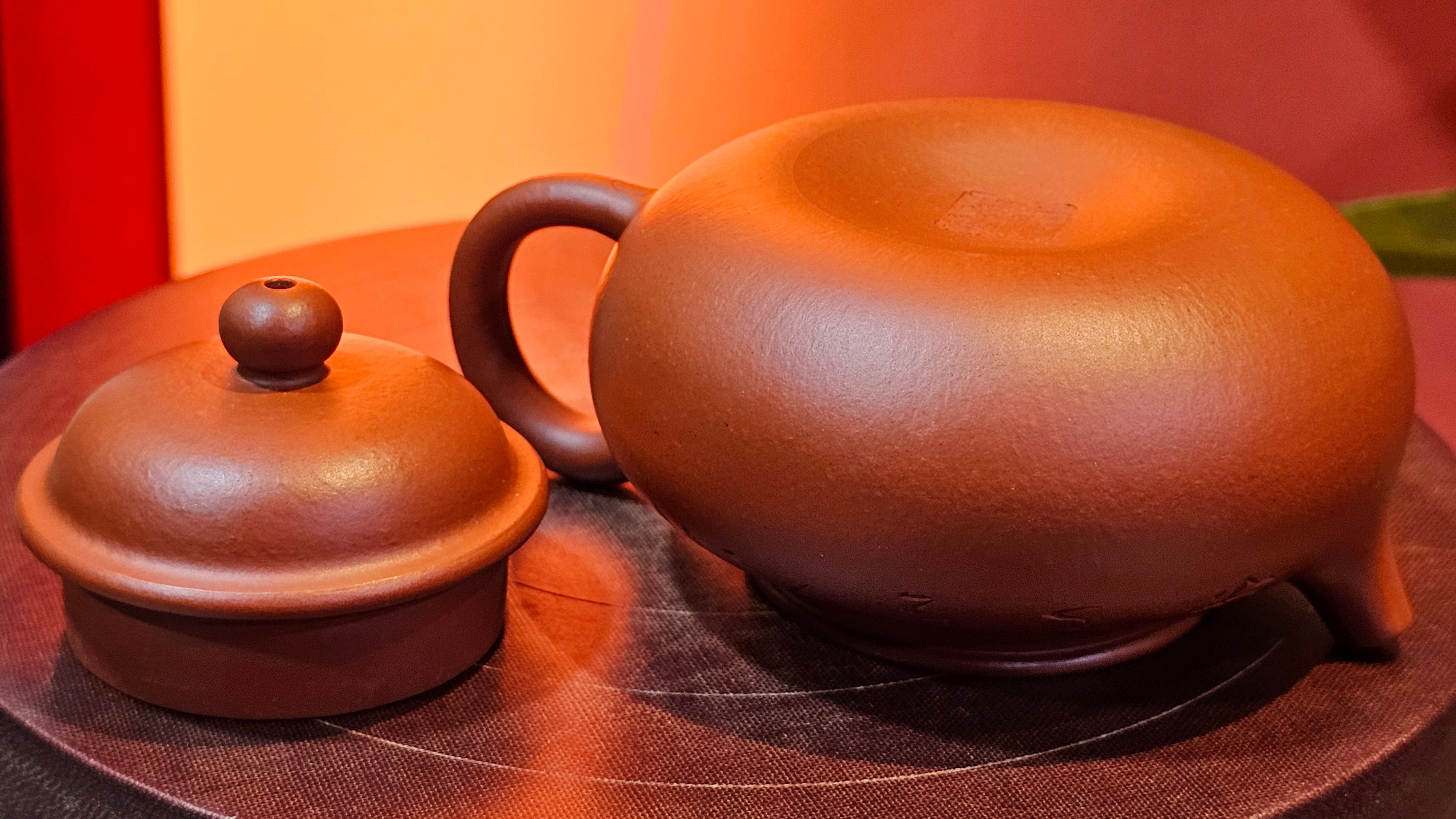 Rong Tian 容天, 139.6ml, Xiao Mei Yao Zhu Ni 小煤窑朱泥,  by Craftsman Chen Yue Fei 陈跃飞, Engraving by Craftsman Yi De Shu 一德书 ~!Congratulations to!Mr B.H.S.! 1240hrs 16th Sept 2025, Jakarta, Indonesia🇮🇩!