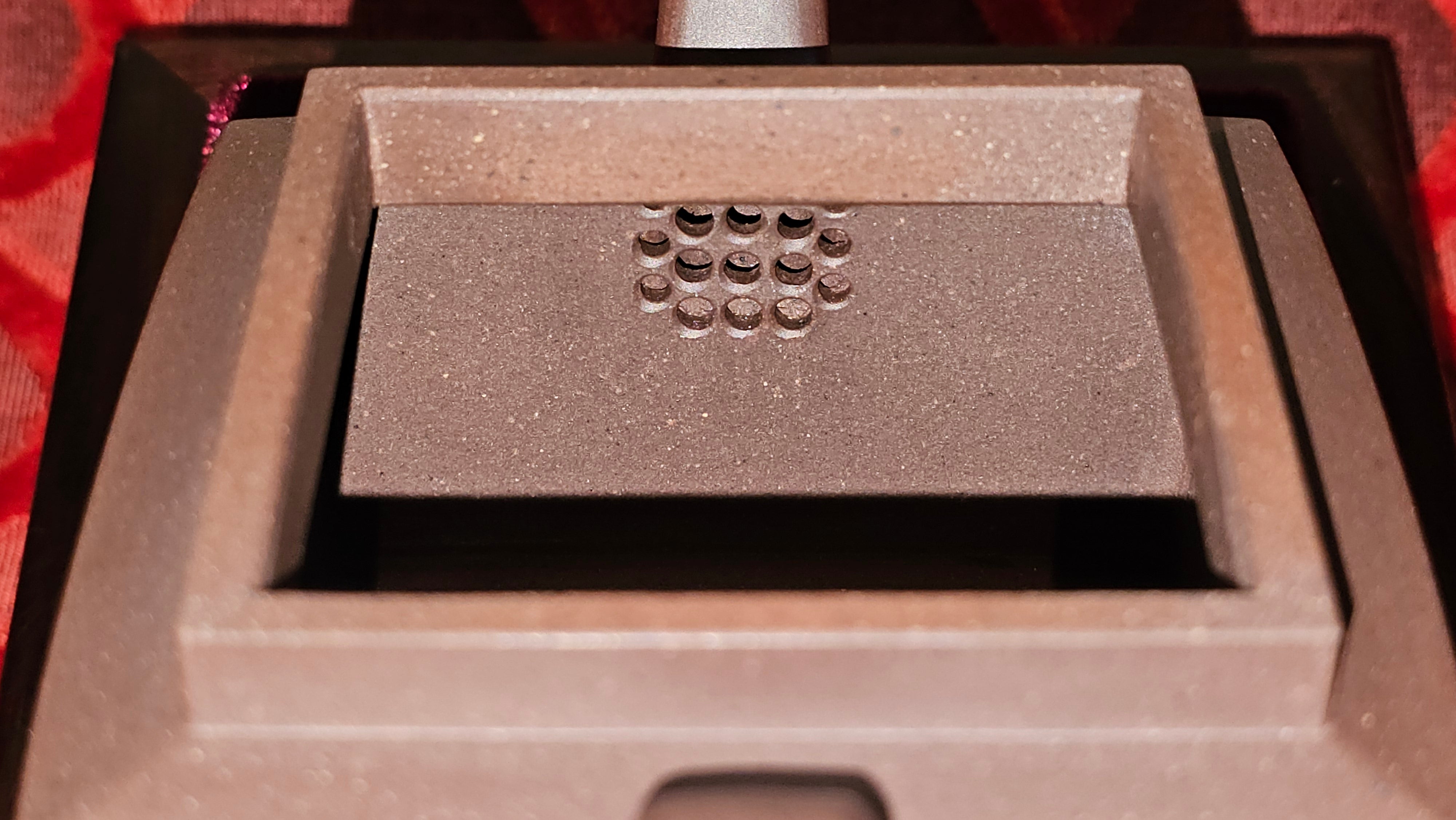 《若思四方》"Ruo Si Si Fang", 249.8ml, with Engraving, Di Cao Qing Zi Ni 底槽青紫泥, by L2A Senior Consummate Artist Yuan Hui 袁辉 ~!Congratulations!to Ms M.L., 0635hrs 30th August 2025, Phoenix, AZ!