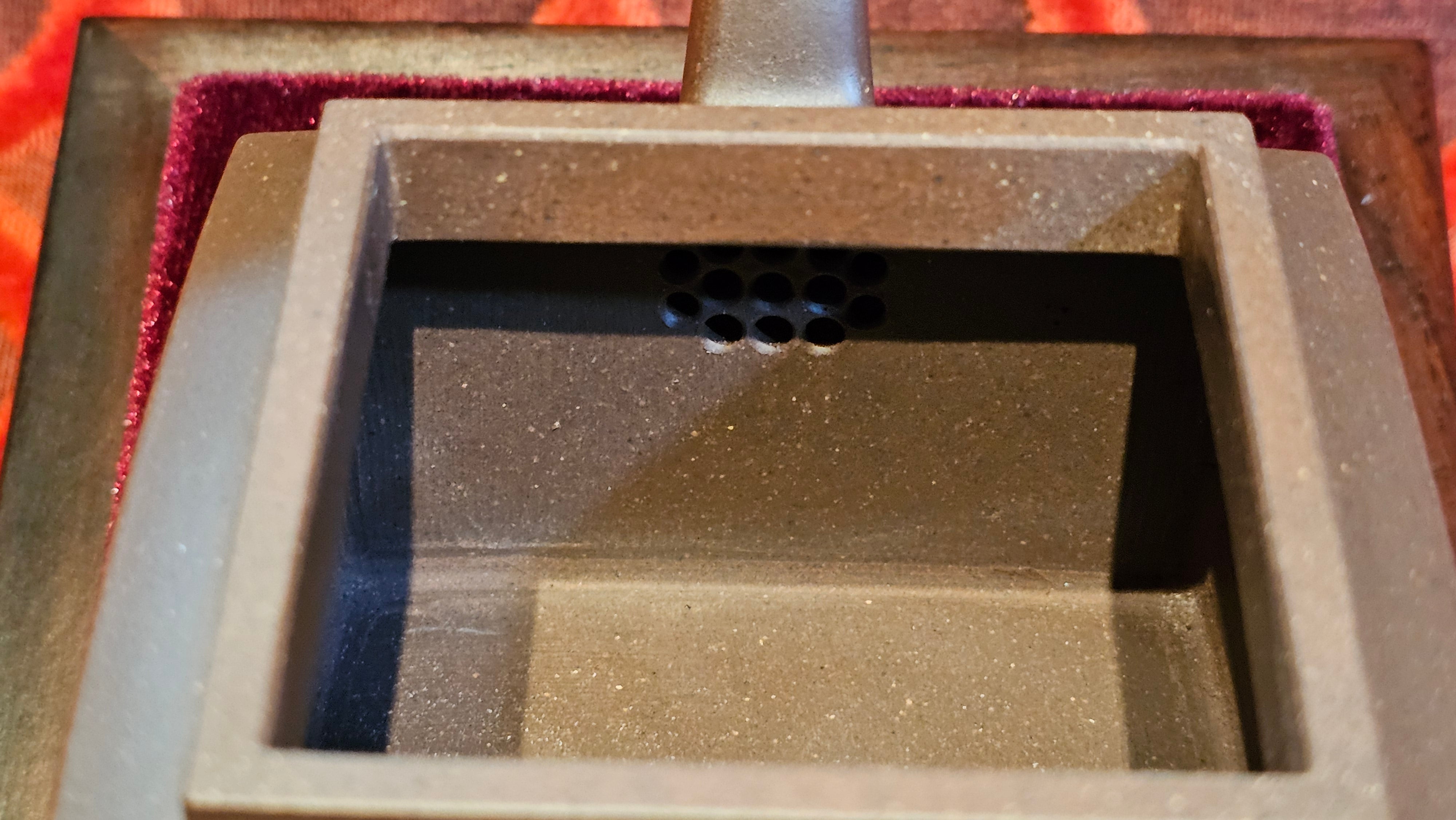 《若思四方》"Ruo Si Si Fang", 249.8ml, with Engraving, Di Cao Qing Zi Ni 底槽青紫泥, by L2A Senior Consummate Artist Yuan Hui 袁辉 ~!Congratulations!to Ms M.L., 0635hrs 30th August 2025, Phoenix, AZ!