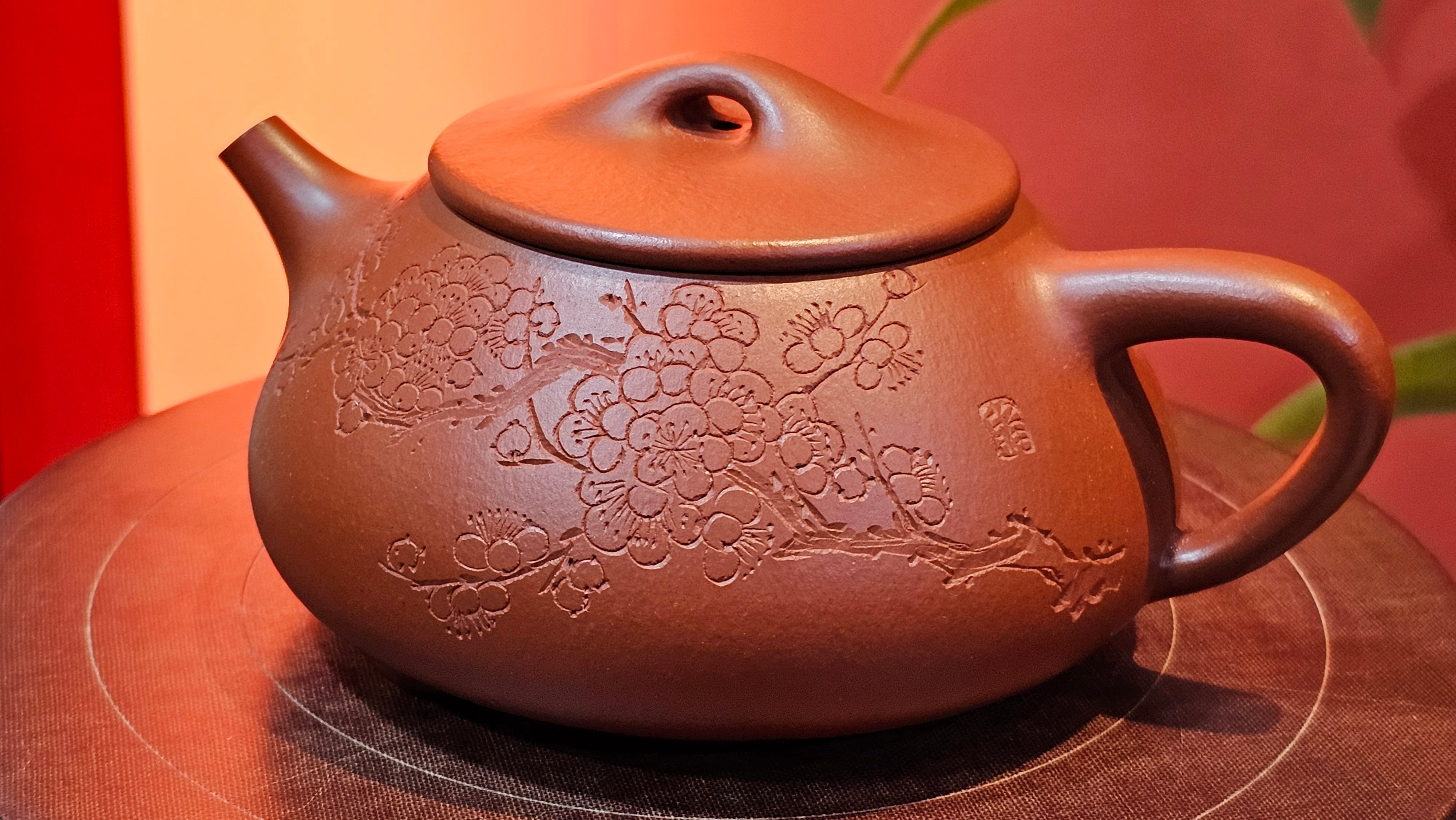 Jing Zhou Shi Piao 景舟石瓢, 283.6ml, Xiao Mei Yao Zhu Ni 小煤窑朱泥, by Craftsman Wang Xing 王兴; "暗香疏影" and Plum Blossoms Engraving by Craftsman Yi De Shu 一德书 ~ Congratulations to Mr K.S.! 2200hrs 8th Sept 2025, Tiburon, CA!