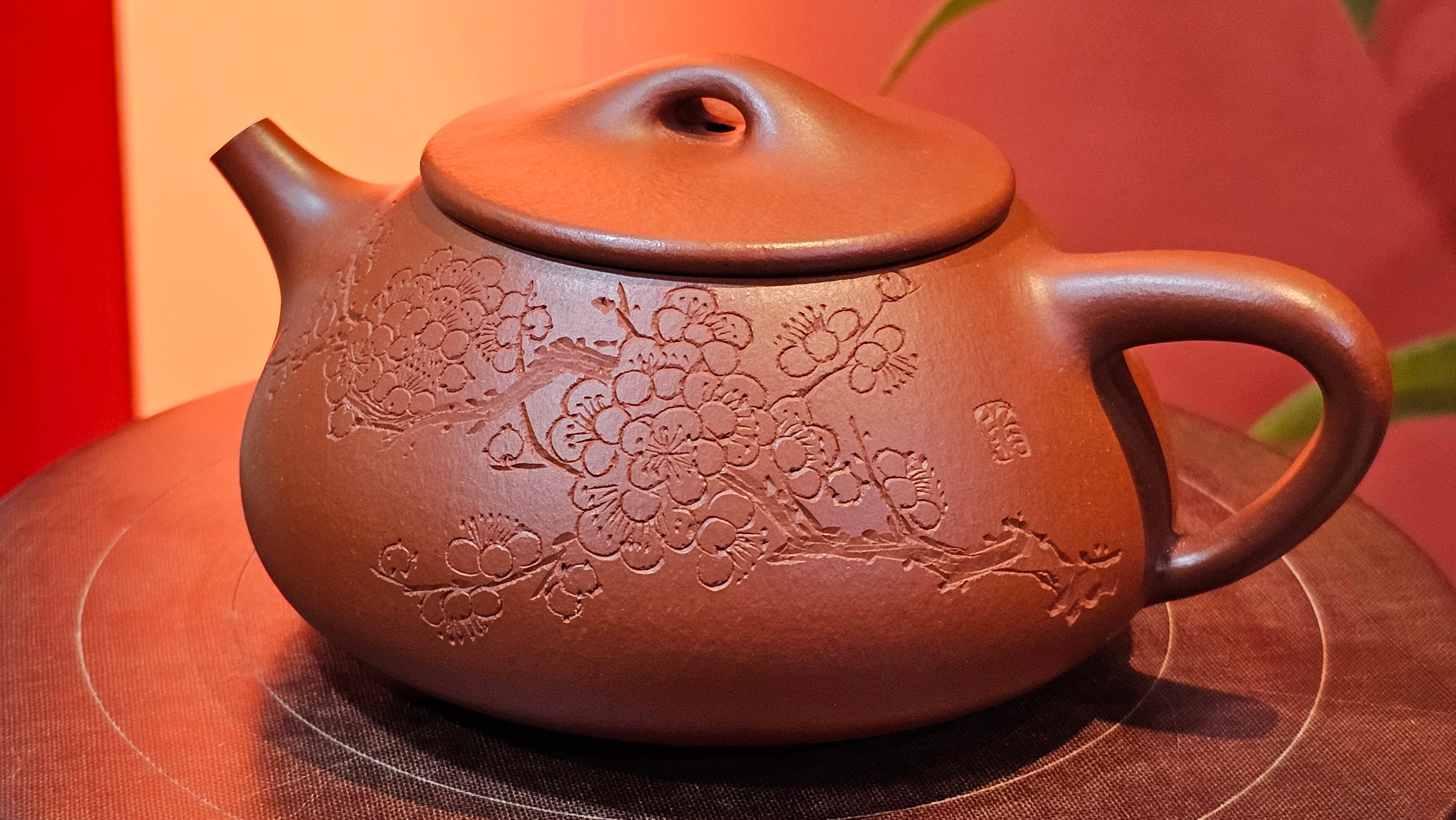 Jing Zhou Shi Piao 景舟石瓢, 283.6ml, Xiao Mei Yao Zhu Ni 小煤窑朱泥, by Craftsman Wang Xing 王兴; "暗香疏影" and Plum Blossoms Engraving by Craftsman Yi De Shu 一德书 ~ Congratulations to Mr K.S.! 2200hrs 8th Sept 2025, Tiburon, CA!