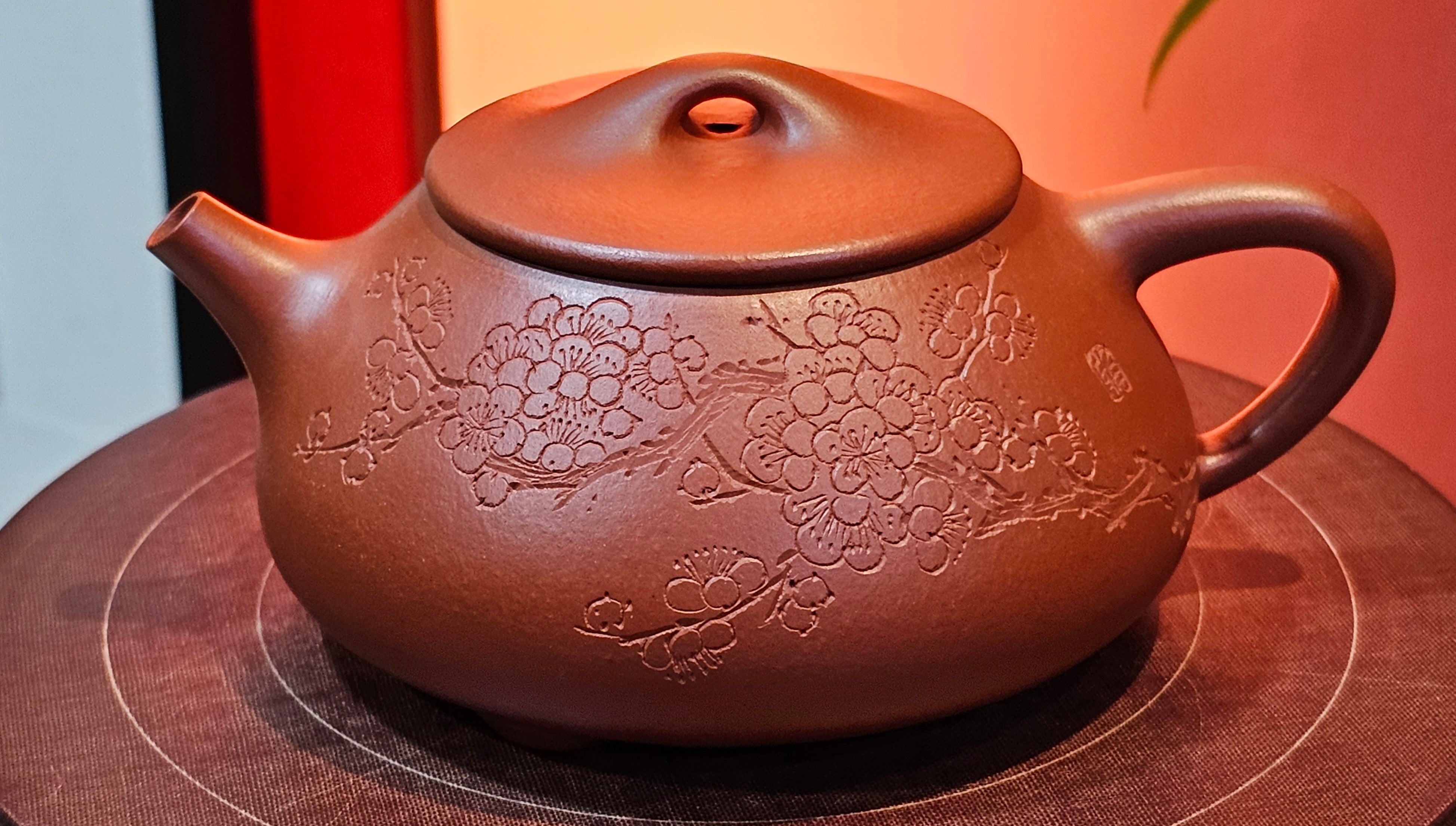 Jing Zhou Shi Piao 景舟石瓢, 283.6ml, Xiao Mei Yao Zhu Ni 小煤窑朱泥, by Craftsman Wang Xing 王兴; "暗香疏影" and Plum Blossoms Engraving by Craftsman Yi De Shu 一德书 ~ Congratulations to Mr K.S.! 2200hrs 8th Sept 2025, Tiburon, CA!