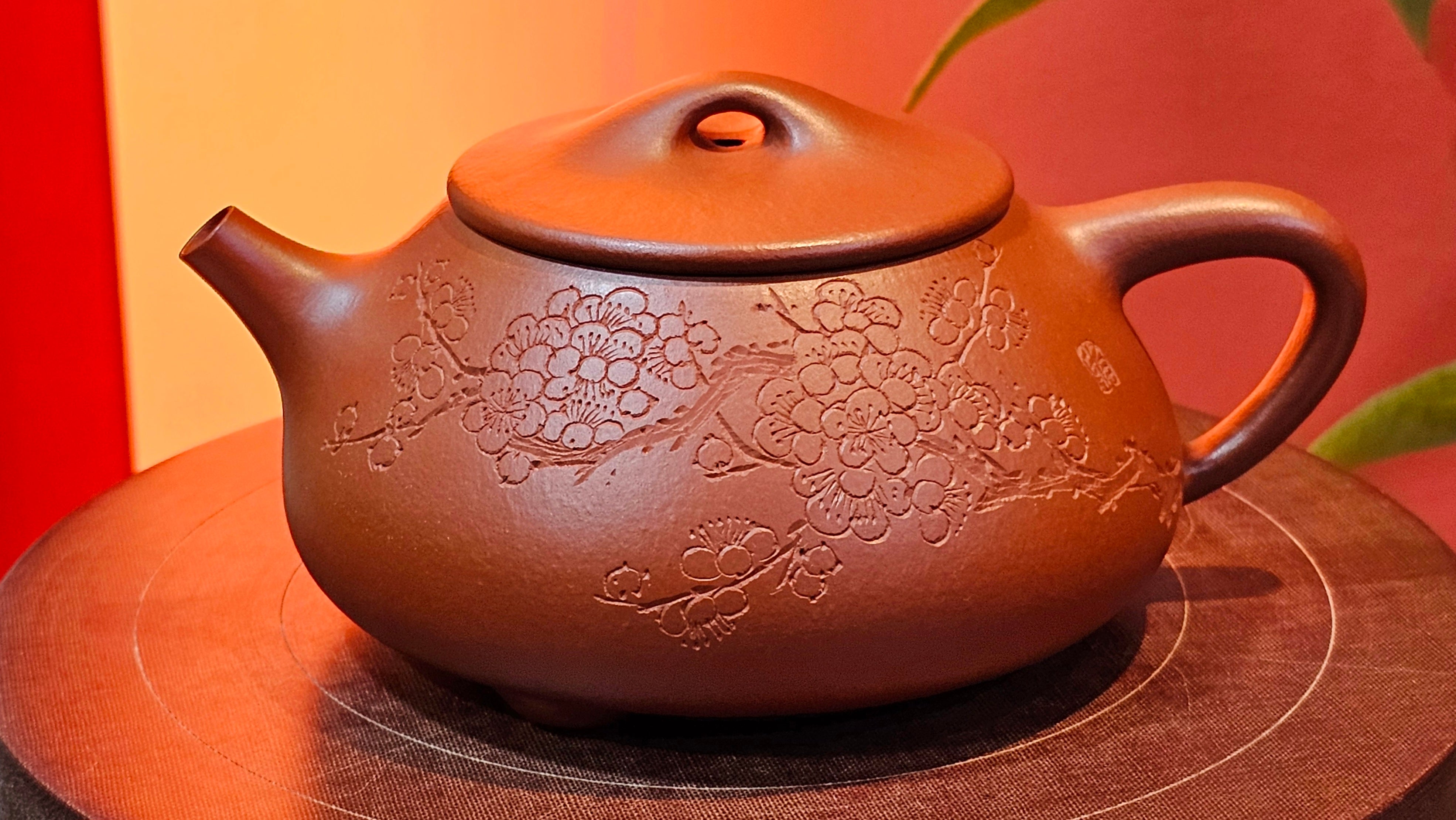 Jing Zhou Shi Piao 景舟石瓢, 283.6ml, Xiao Mei Yao Zhu Ni 小煤窑朱泥, by Craftsman Wang Xing 王兴; "暗香疏影" and Plum Blossoms Engraving by Craftsman Yi De Shu 一德书 ~ Congratulations to Mr K.S.! 2200hrs 8th Sept 2025, Tiburon, CA!