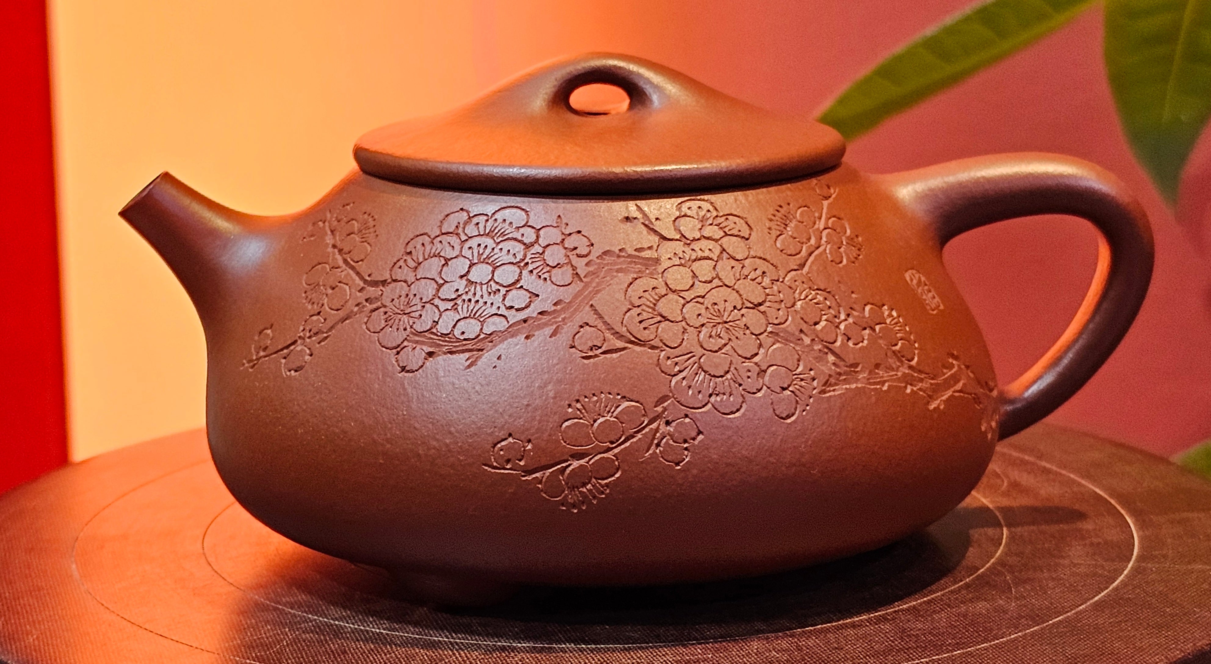 Jing Zhou Shi Piao 景舟石瓢, 283.6ml, Xiao Mei Yao Zhu Ni 小煤窑朱泥, by Craftsman Wang Xing 王兴; "暗香疏影" and Plum Blossoms Engraving by Craftsman Yi De Shu 一德书 ~ Congratulations to Mr K.S.! 2200hrs 8th Sept 2025, Tiburon, CA!