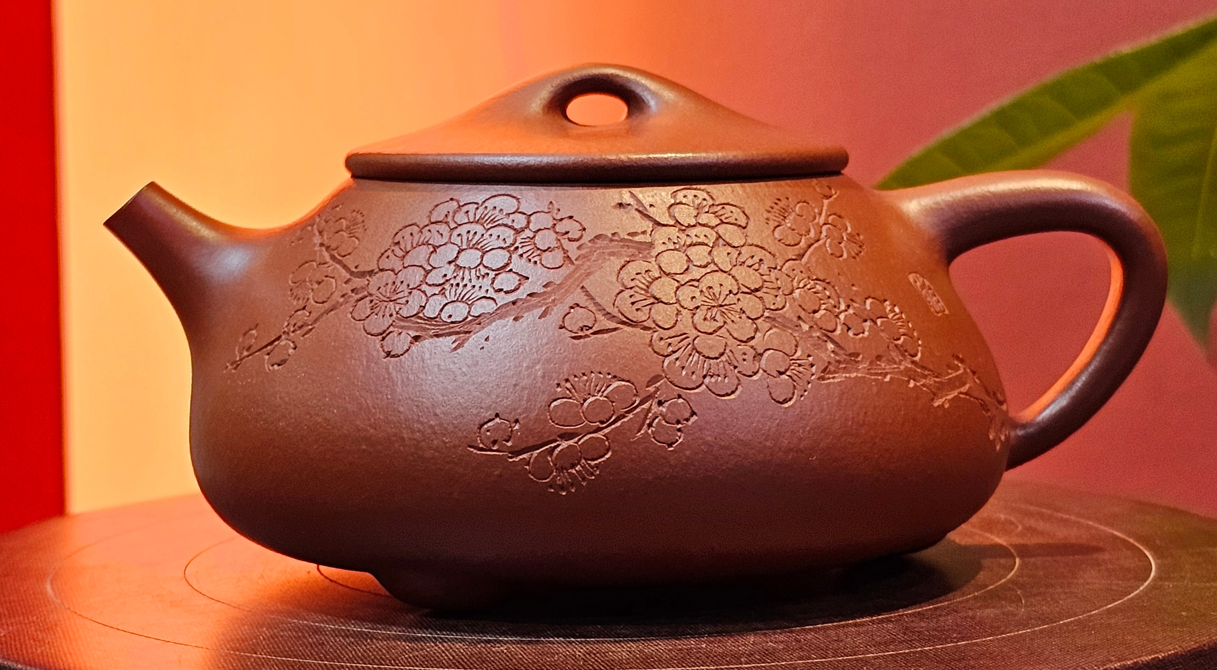 Jing Zhou Shi Piao 景舟石瓢, 283.6ml, Xiao Mei Yao Zhu Ni 小煤窑朱泥, by Craftsman Wang Xing 王兴; "暗香疏影" and Plum Blossoms Engraving by Craftsman Yi De Shu 一德书 ~ Congratulations to Mr K.S.! 2200hrs 8th Sept 2025, Tiburon, CA!