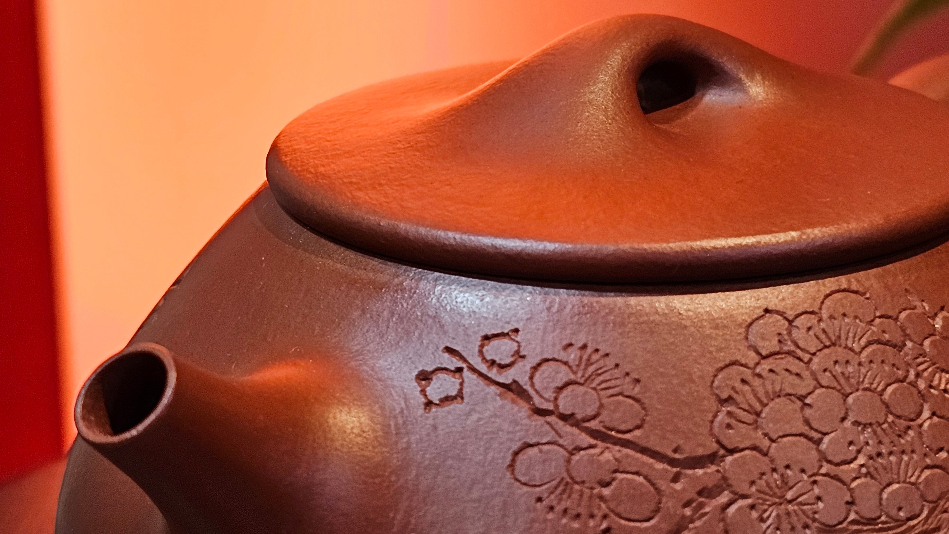 Jing Zhou Shi Piao 景舟石瓢, 283.6ml, Xiao Mei Yao Zhu Ni 小煤窑朱泥, by Craftsman Wang Xing 王兴; "暗香疏影" and Plum Blossoms Engraving by Craftsman Yi De Shu 一德书 ~ Congratulations to Mr K.S.! 2200hrs 8th Sept 2025, Tiburon, CA!