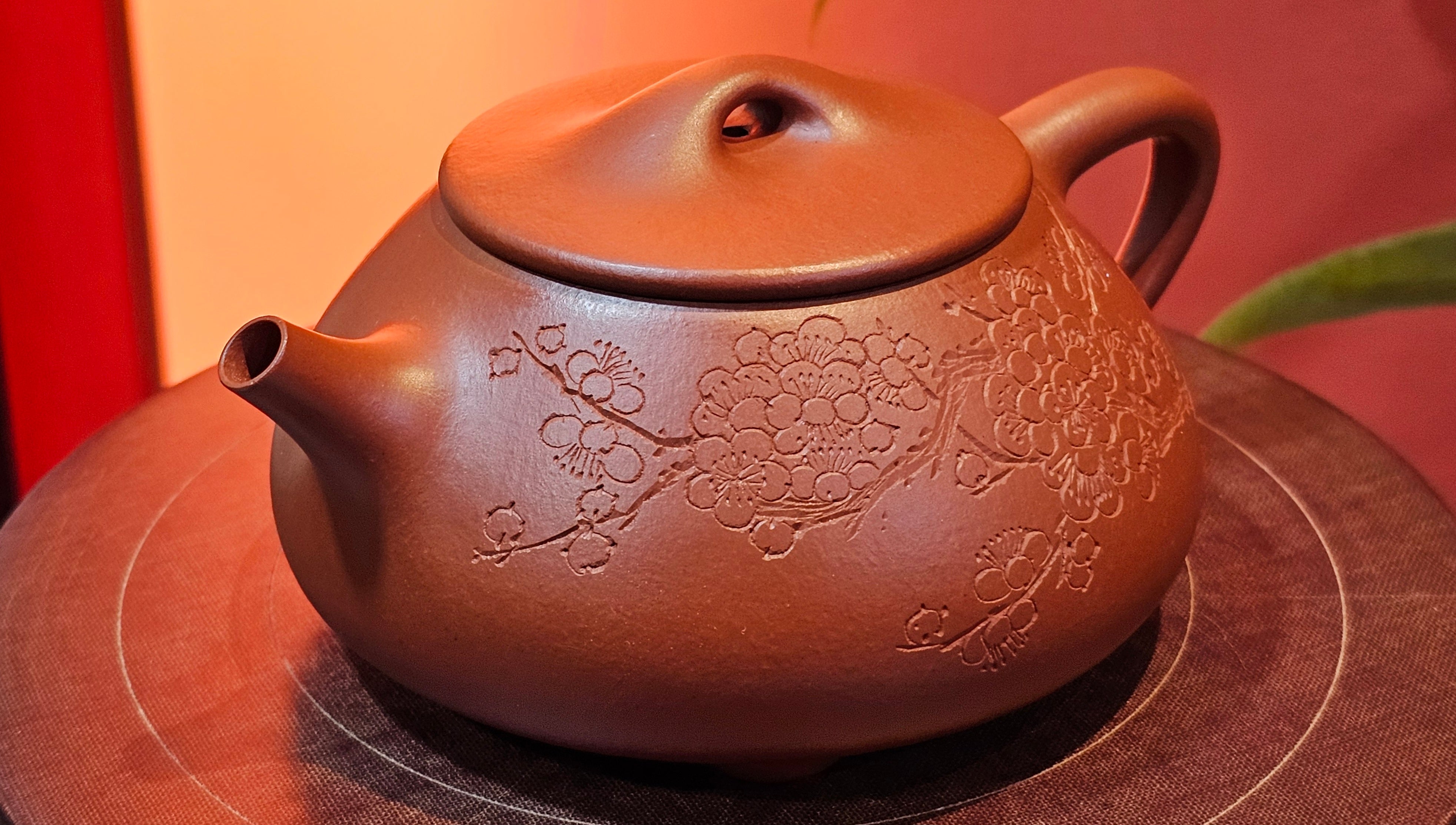 Jing Zhou Shi Piao 景舟石瓢, 283.6ml, Xiao Mei Yao Zhu Ni 小煤窑朱泥, by Craftsman Wang Xing 王兴; "暗香疏影" and Plum Blossoms Engraving by Craftsman Yi De Shu 一德书 ~ Congratulations to Mr K.S.! 2200hrs 8th Sept 2025, Tiburon, CA!