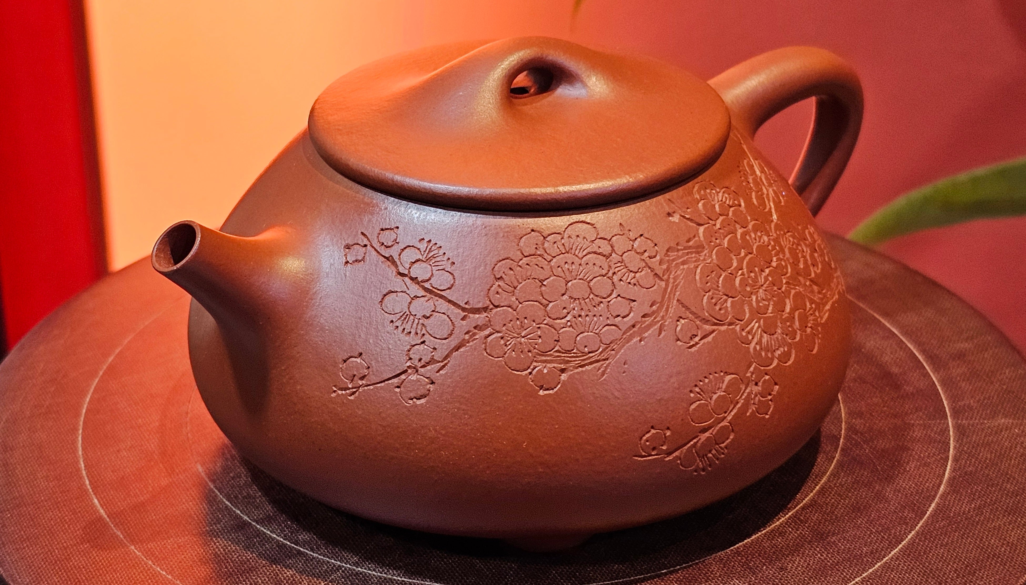 Jing Zhou Shi Piao 景舟石瓢, 283.6ml, Xiao Mei Yao Zhu Ni 小煤窑朱泥, by Craftsman Wang Xing 王兴; "暗香疏影" and Plum Blossoms Engraving by Craftsman Yi De Shu 一德书 ~ Congratulations to Mr K.S.! 2200hrs 8th Sept 2025, Tiburon, CA!