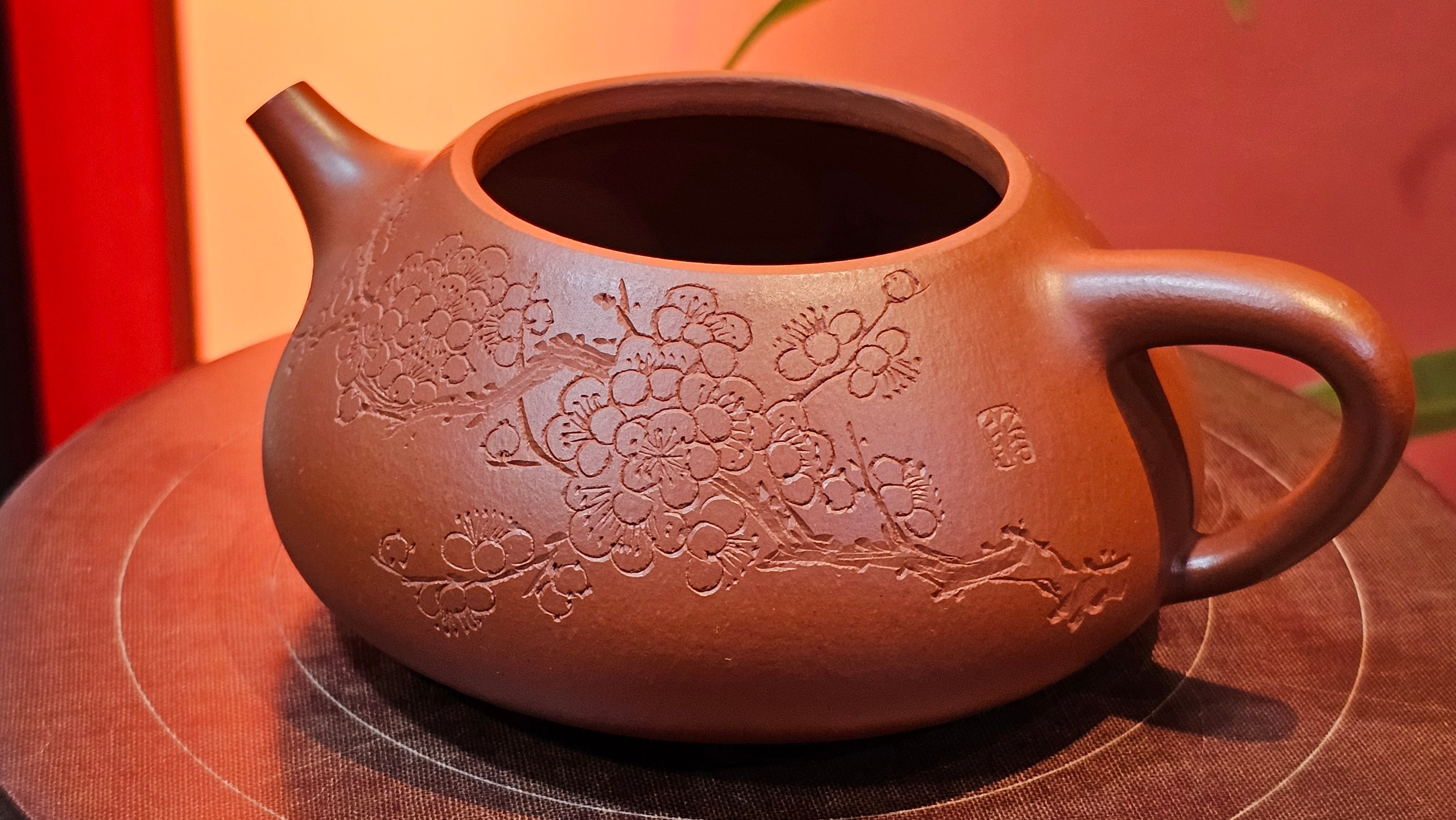 Jing Zhou Shi Piao 景舟石瓢, 283.6ml, Xiao Mei Yao Zhu Ni 小煤窑朱泥, by Craftsman Wang Xing 王兴; "暗香疏影" and Plum Blossoms Engraving by Craftsman Yi De Shu 一德书 ~ Congratulations to Mr K.S.! 2200hrs 8th Sept 2025, Tiburon, CA!