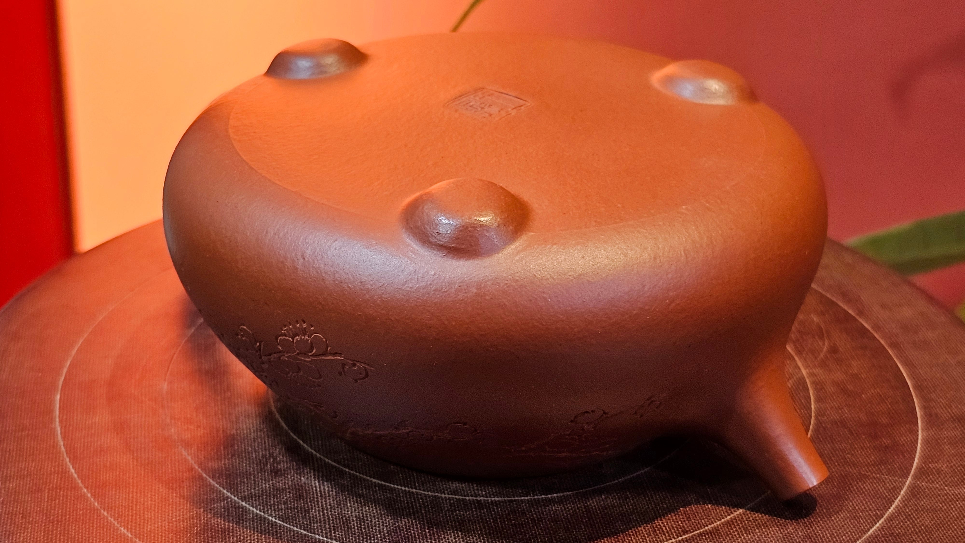 Jing Zhou Shi Piao 景舟石瓢, 283.6ml, Xiao Mei Yao Zhu Ni 小煤窑朱泥, by Craftsman Wang Xing 王兴; "暗香疏影" and Plum Blossoms Engraving by Craftsman Yi De Shu 一德书 ~ Congratulations to Mr K.S.! 2200hrs 8th Sept 2025, Tiburon, CA!