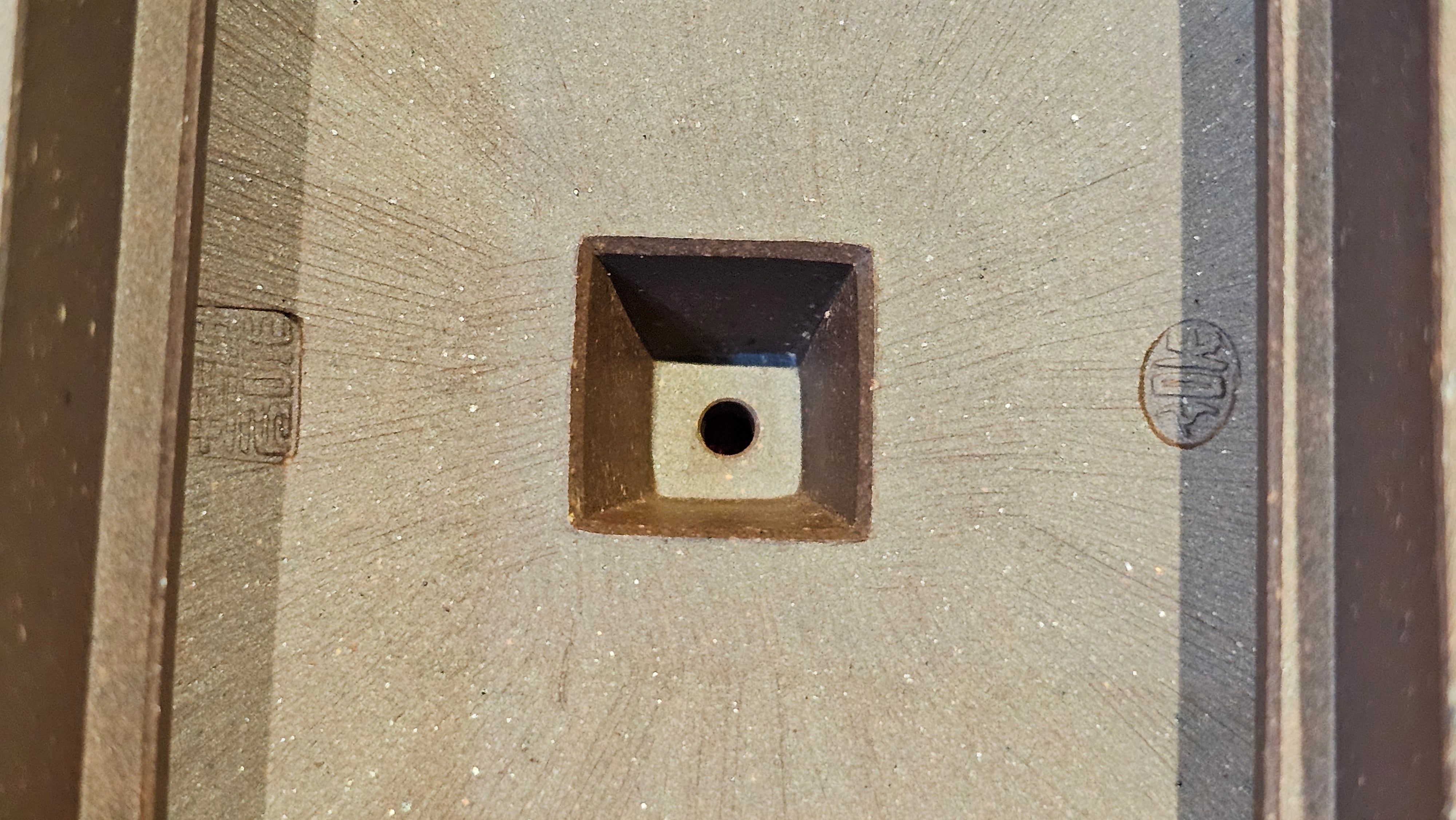 《若思四方》"Ruo Si Si Fang", 249.8ml, with Engraving, Di Cao Qing Zi Ni 底槽青紫泥, by L2A Senior Consummate Artist Yuan Hui 袁辉 ~!Congratulations!to Ms M.L., 0635hrs 30th August 2025, Phoenix, AZ!