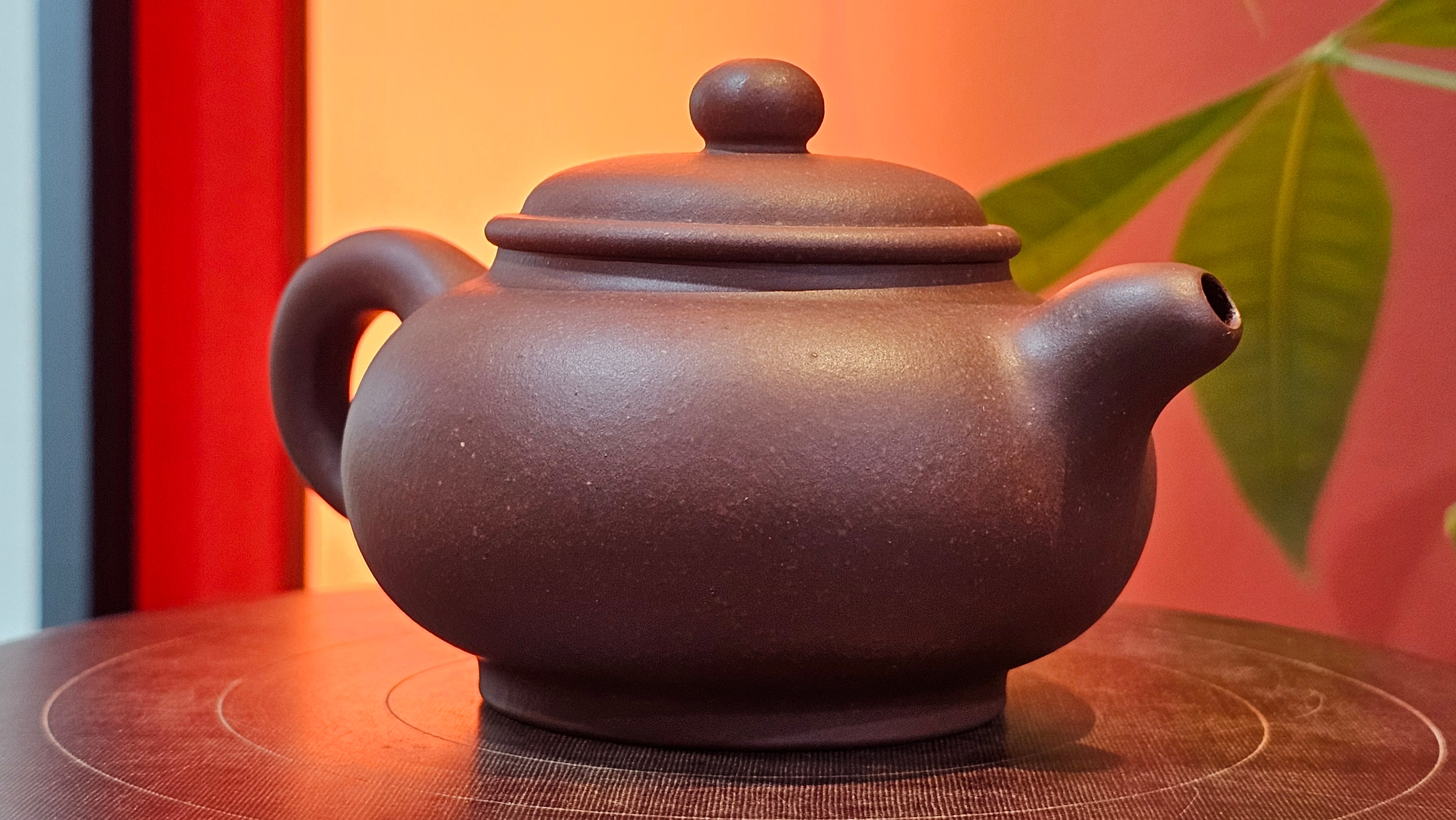 Xuan Zhu Hu 玄珠壶, 146.9ml, Zi Ni 紫泥, by our Craftsman Fan Xiao Zhi 范小智 ~ Congratulations to Mr J.T.! 1502hrs 29th August 2025, Fargo! ND.