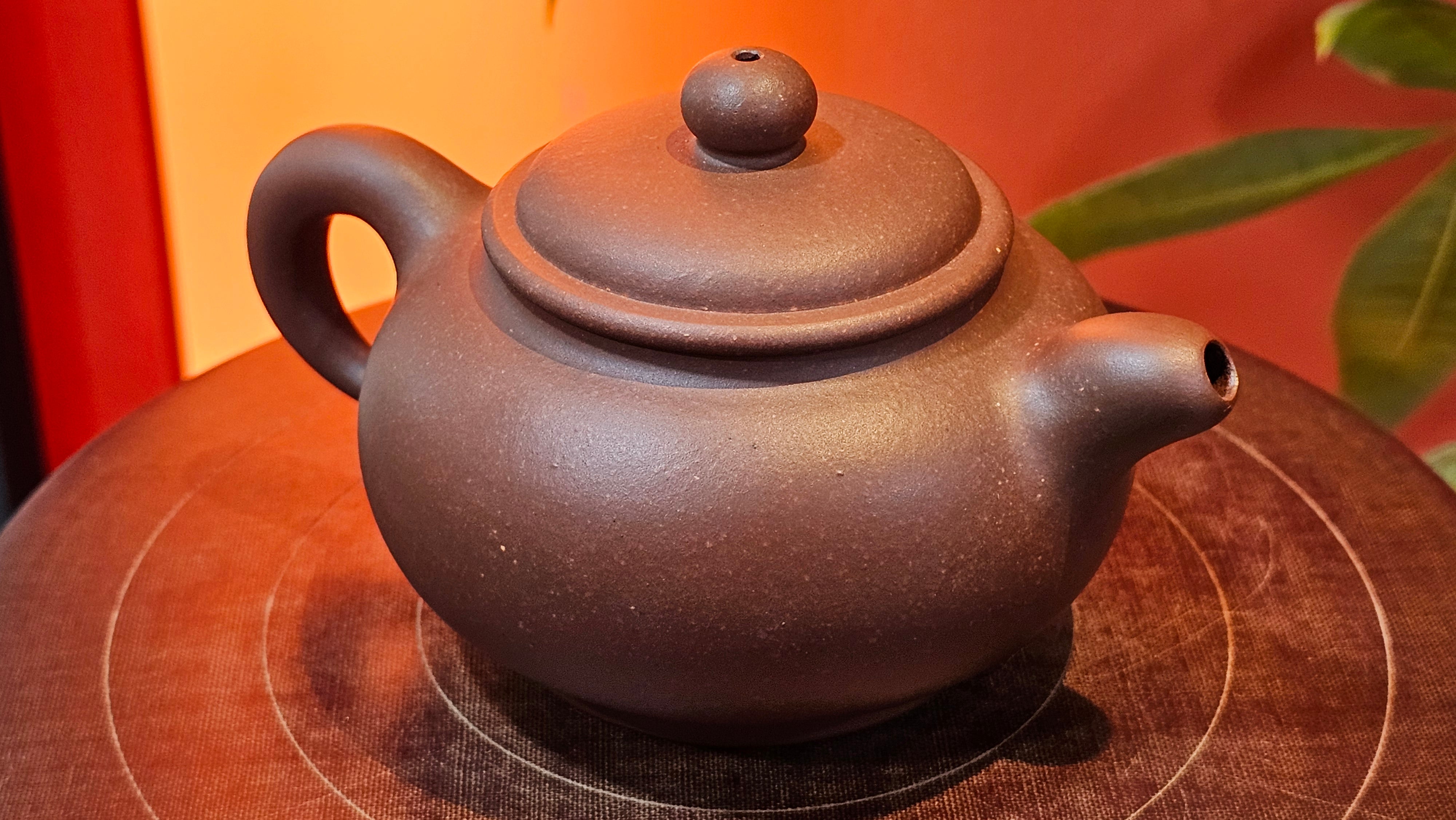 Xuan Zhu Hu 玄珠壶, 146.9ml, Zi Ni 紫泥, by our Craftsman Fan Xiao Zhi 范小智 ~ Congratulations to Mr J.T.! 1502hrs 29th August 2025, Fargo! ND.