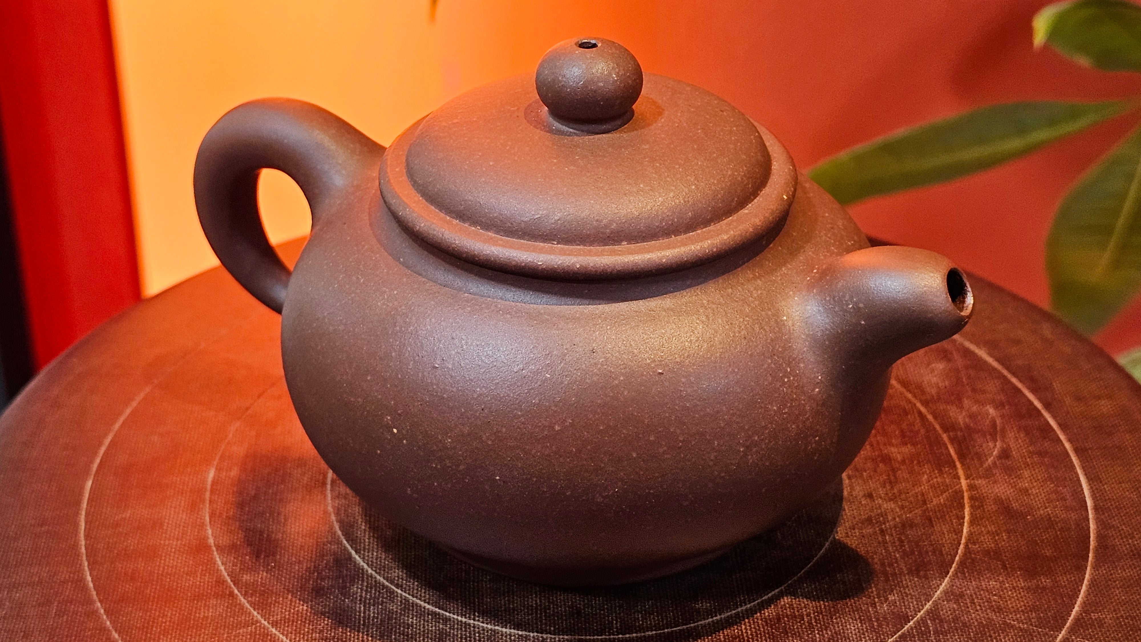 Xuan Zhu Hu 玄珠壶, 146.9ml, Zi Ni 紫泥, by our Craftsman Fan Xiao Zhi 范小智 ~ Congratulations to Mr J.T.! 1502hrs 29th August 2025, Fargo! ND.