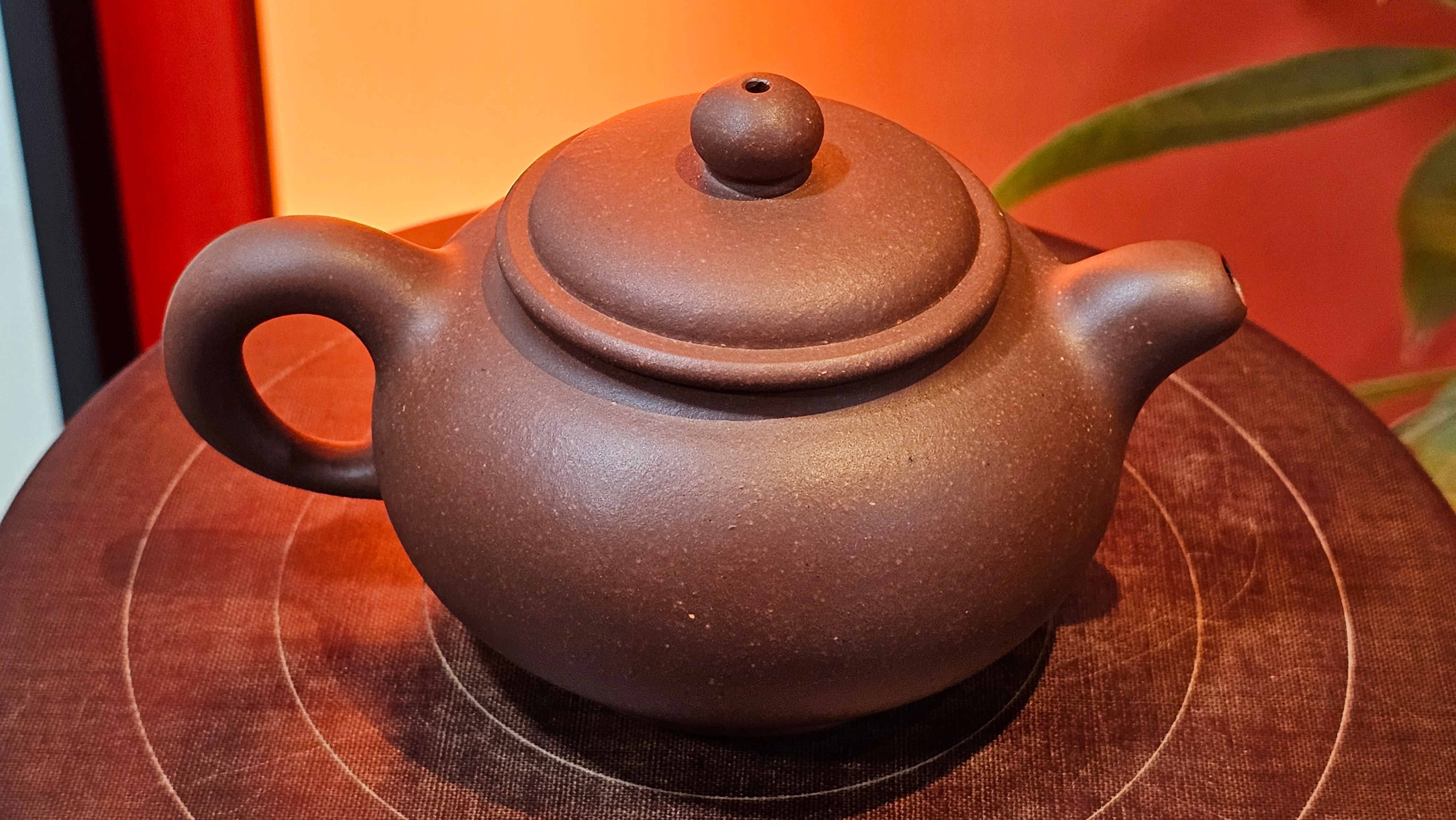 Xuan Zhu Hu 玄珠壶, 146.9ml, Zi Ni 紫泥, by our Craftsman Fan Xiao Zhi 范小智 ~ Congratulations to Mr J.T.! 1502hrs 29th August 2025, Fargo! ND.