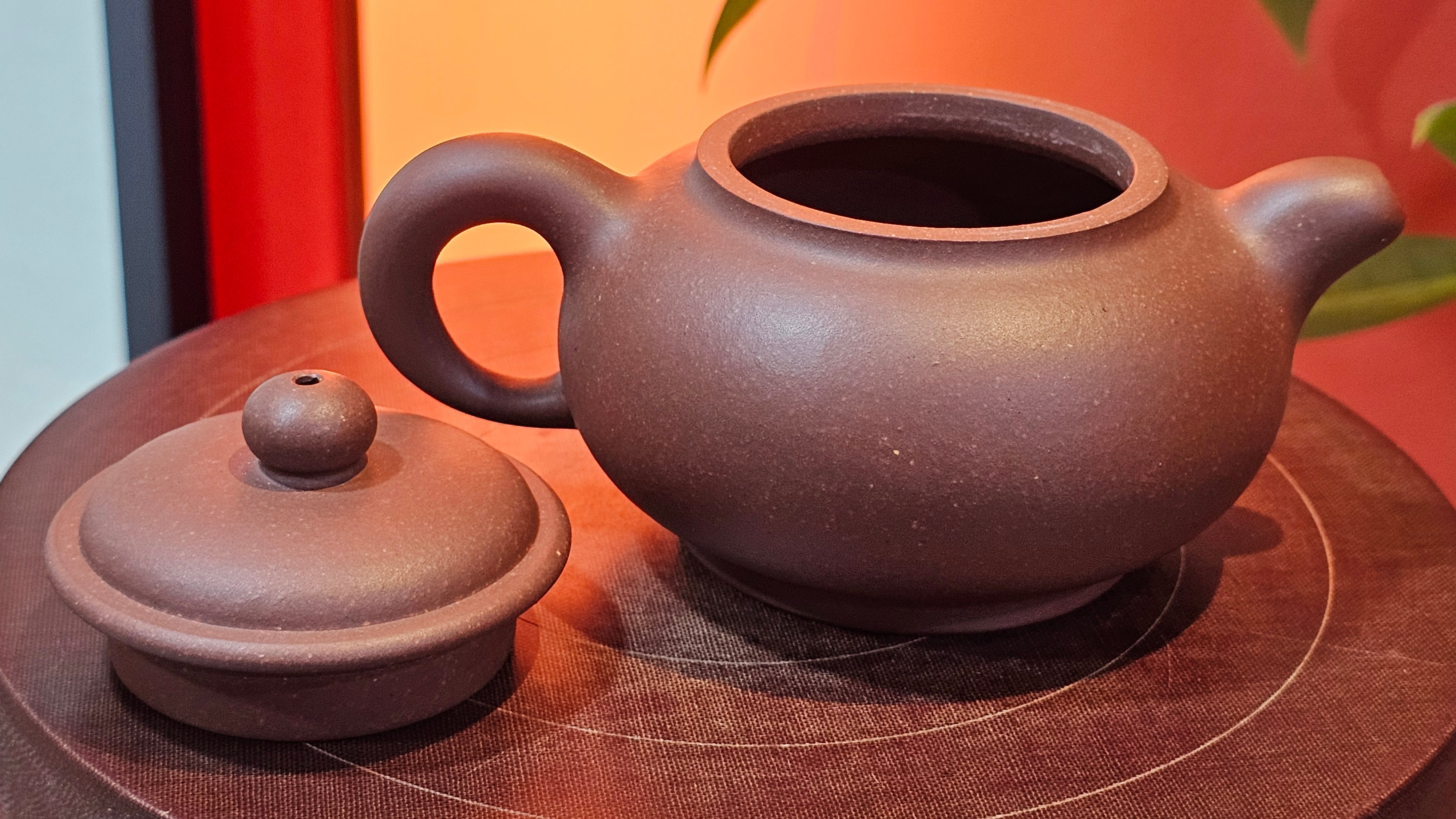 Xuan Zhu Hu 玄珠壶, 146.9ml, Zi Ni 紫泥, by our Craftsman Fan Xiao Zhi 范小智 ~ Congratulations to Mr J.T.! 1502hrs 29th August 2025, Fargo! ND.