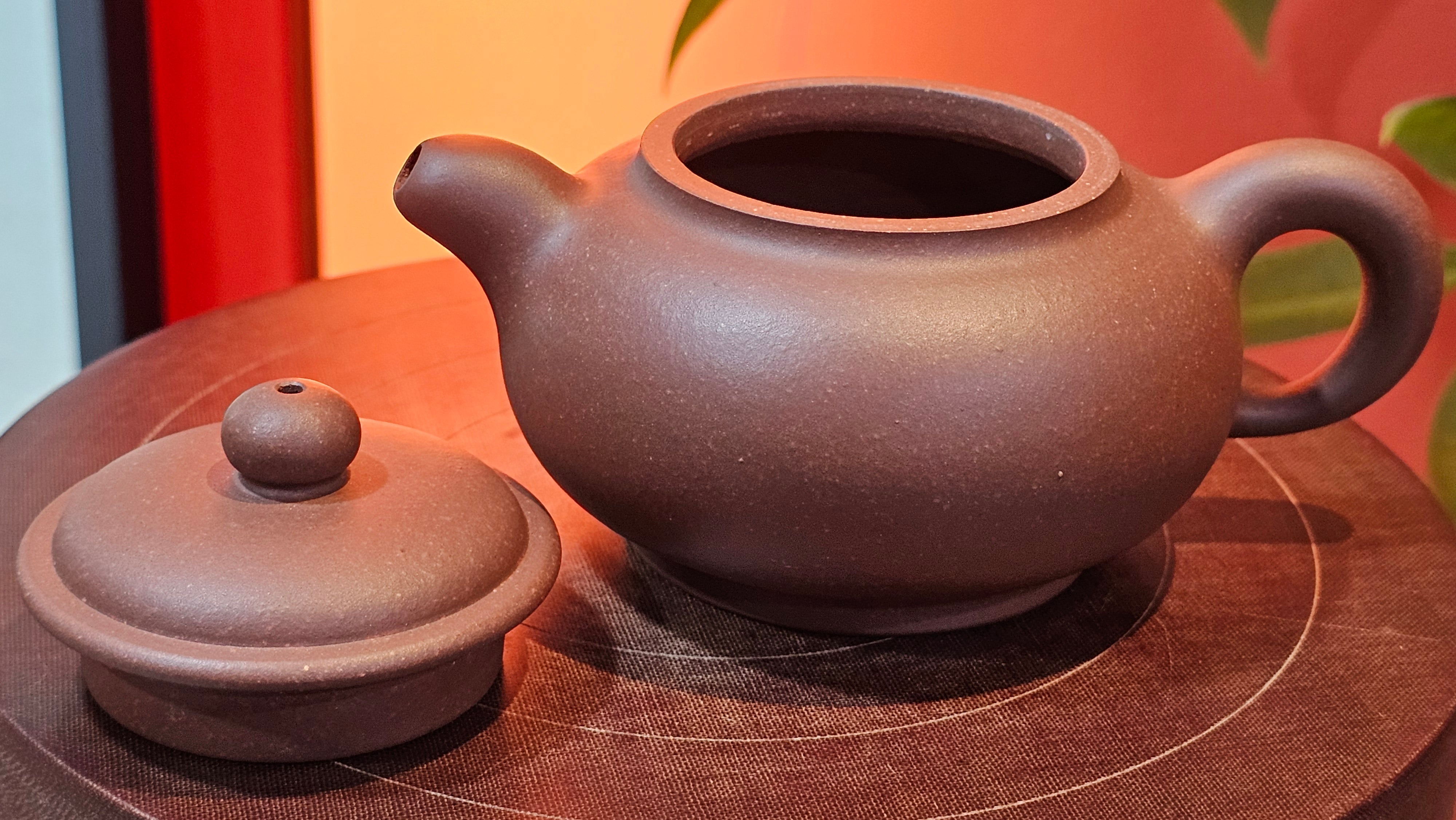 Xuan Zhu Hu 玄珠壶, 146.9ml, Zi Ni 紫泥, by our Craftsman Fan Xiao Zhi 范小智 ~ Congratulations to Mr J.T.! 1502hrs 29th August 2025, Fargo! ND.