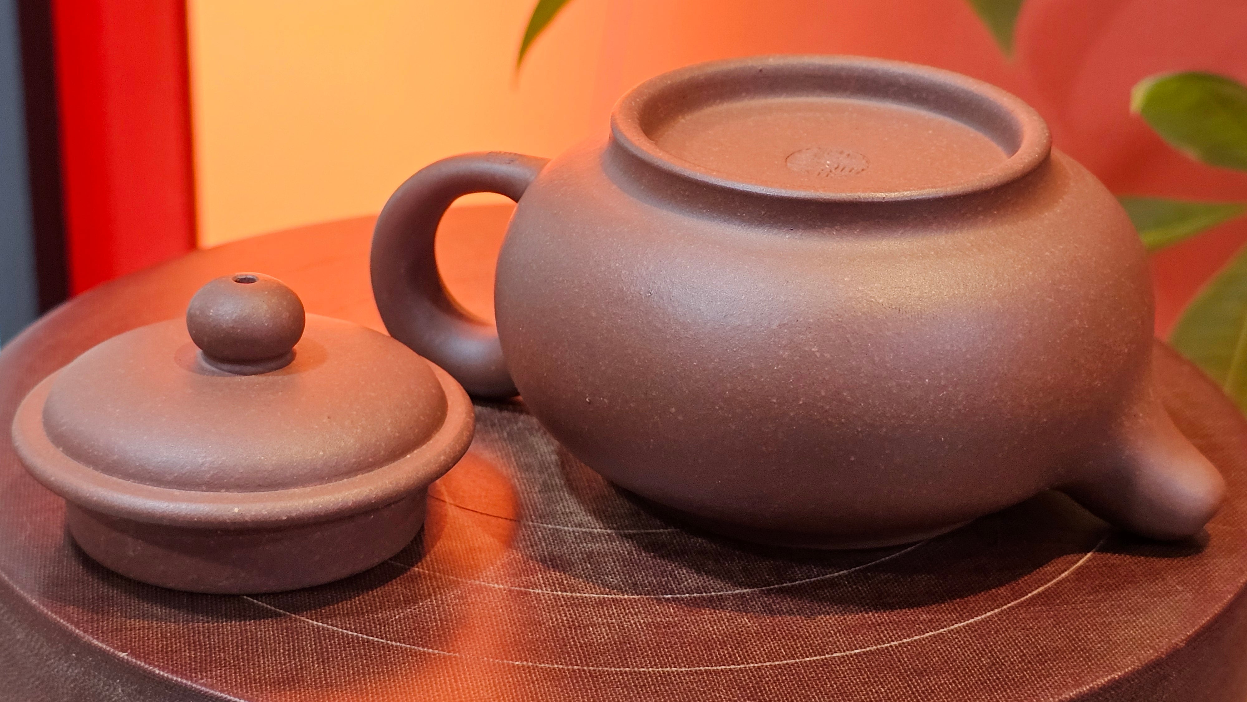 Xuan Zhu Hu 玄珠壶, 146.9ml, Zi Ni 紫泥, by our Craftsman Fan Xiao Zhi 范小智 ~ Congratulations to Mr J.T.! 1502hrs 29th August 2025, Fargo! ND.