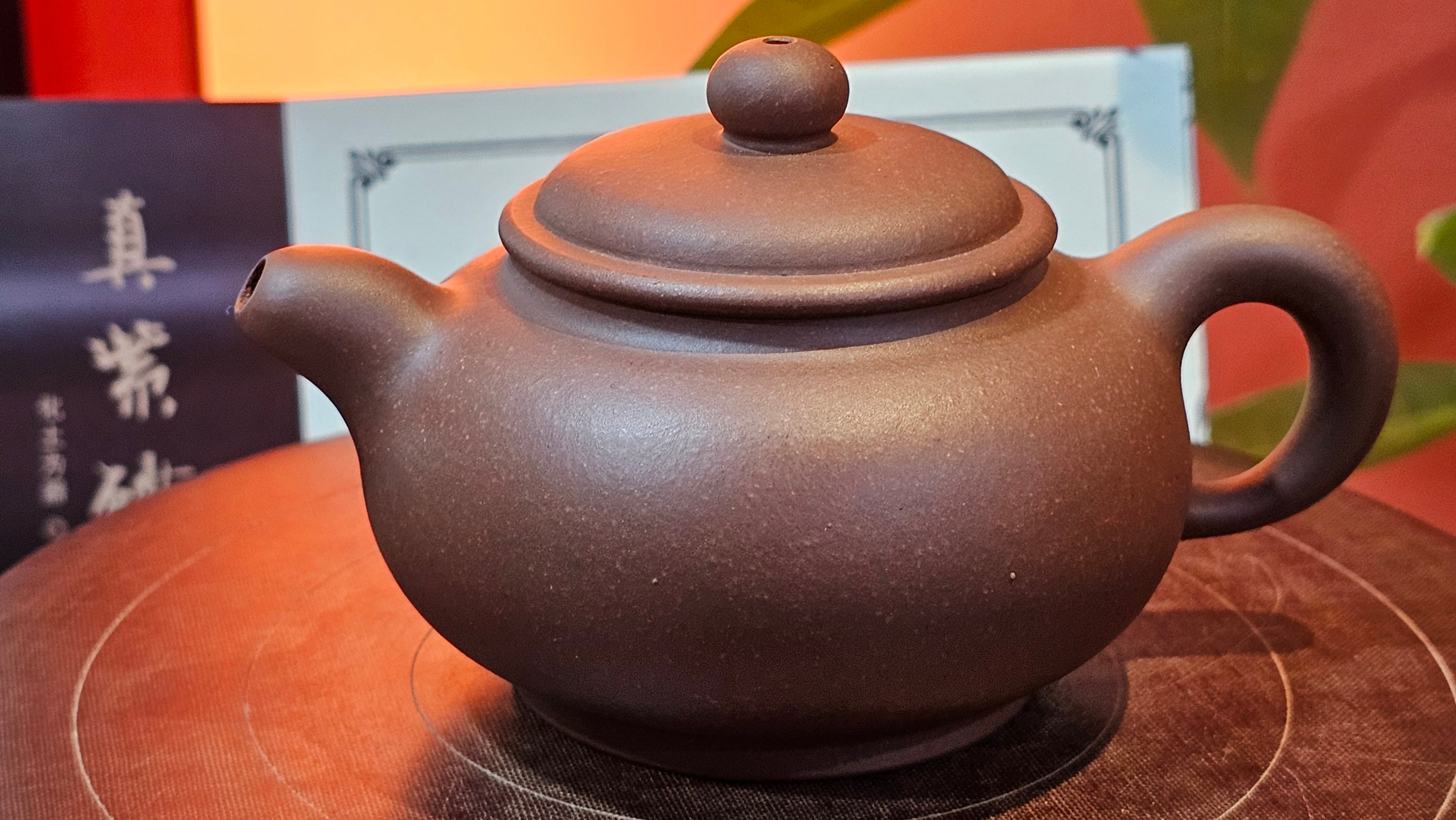 Xuan Zhu Hu 玄珠壶, 146.9ml, Zi Ni 紫泥, by our Craftsman Fan Xiao Zhi 范小智 ~ Congratulations to Mr J.T.! 1502hrs 29th August 2025, Fargo! ND.