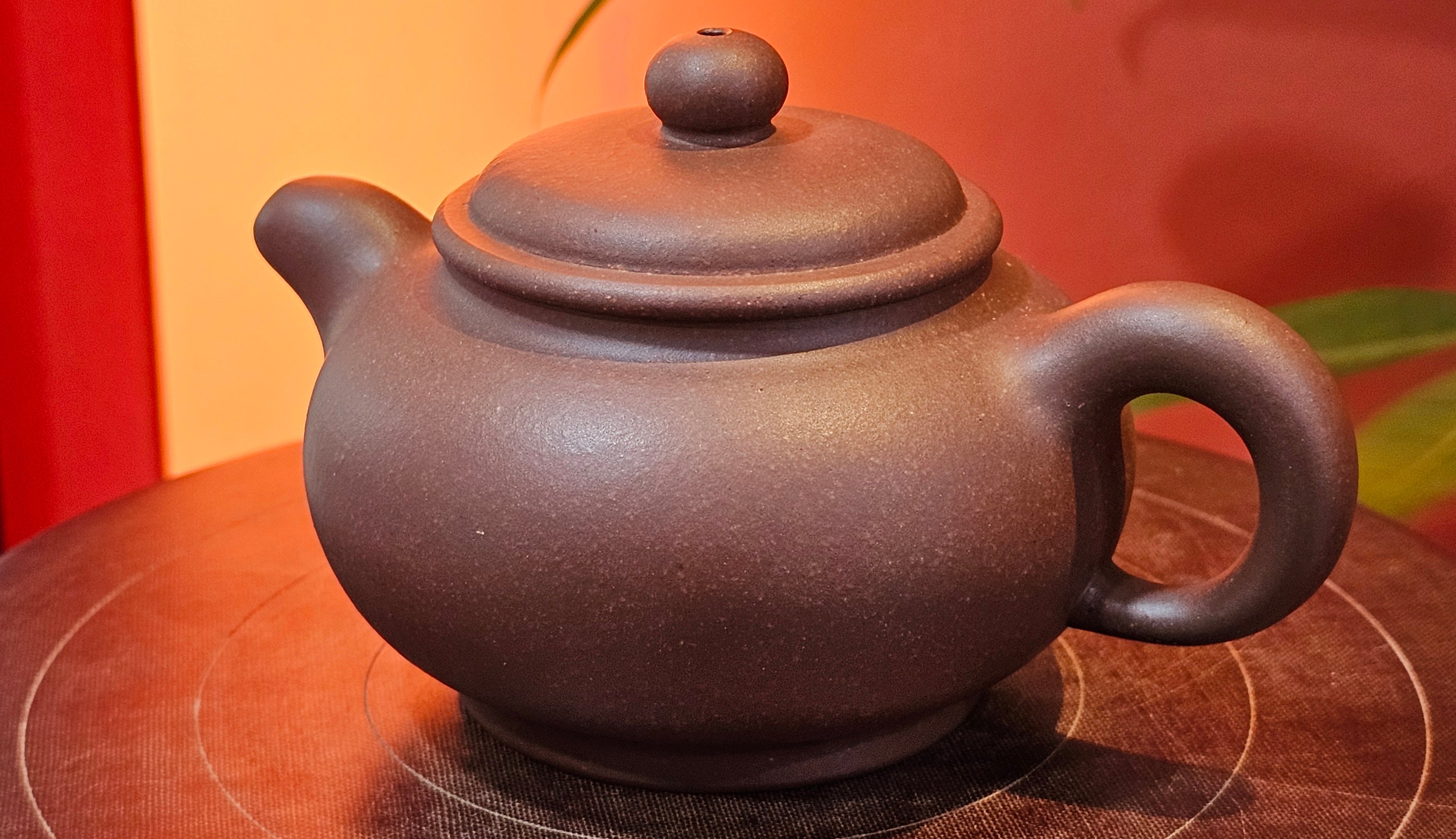 Xuan Zhu Hu 玄珠壶, 142.3ml, Zi Ni 紫泥, by our Craftsman Fan Xiao Zhi 范小智 ~ Congratulations to Ms K.Y.! 2256hrs 3rd Sept 2025! Tamuning, Guam!