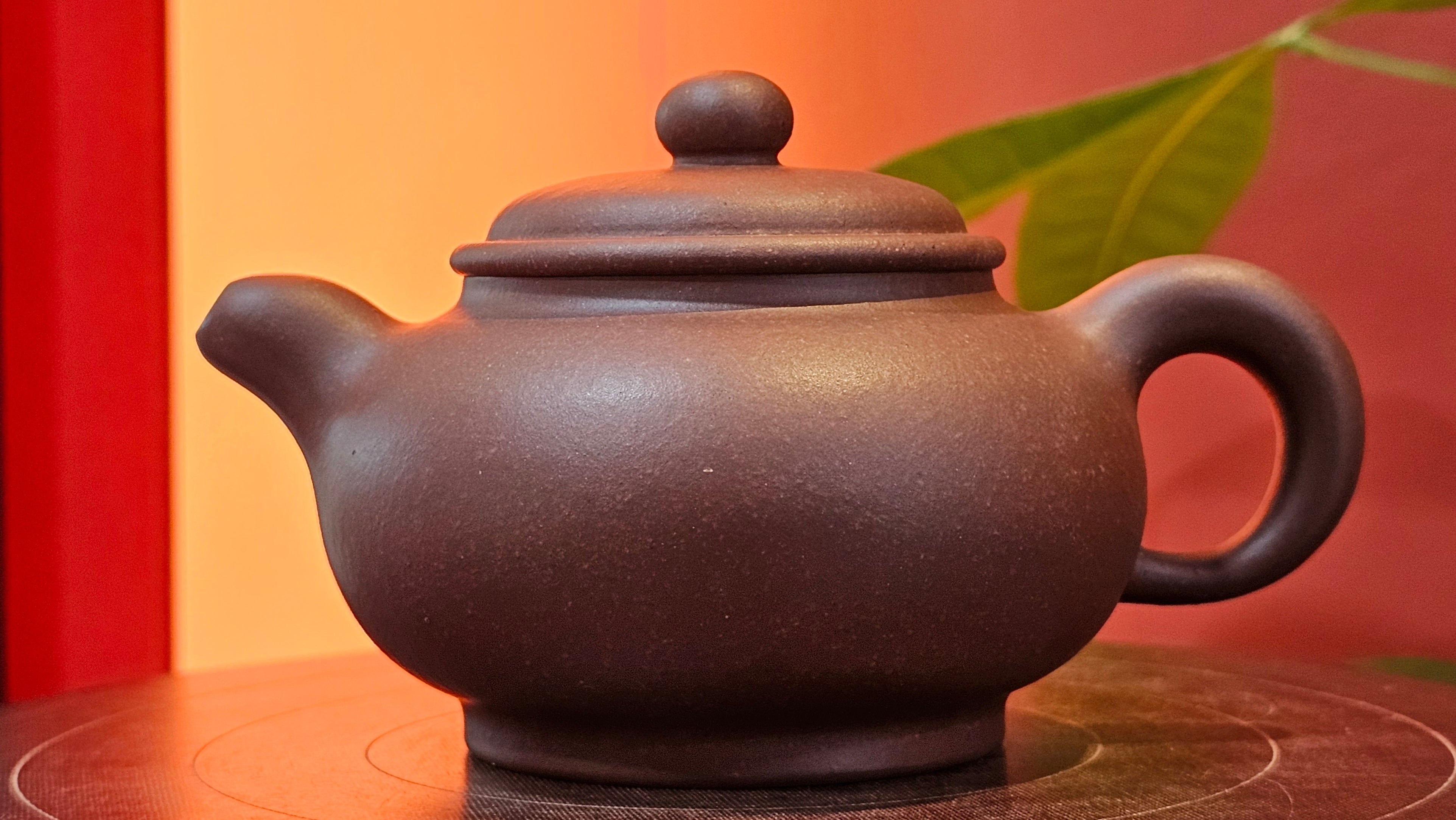 Xuan Zhu Hu 玄珠壶, 142.3ml, Zi Ni 紫泥, by our Craftsman Fan Xiao Zhi 范小智 ~ Congratulations to Ms K.Y.! 2256hrs 3rd Sept 2025! Tamuning, Guam!