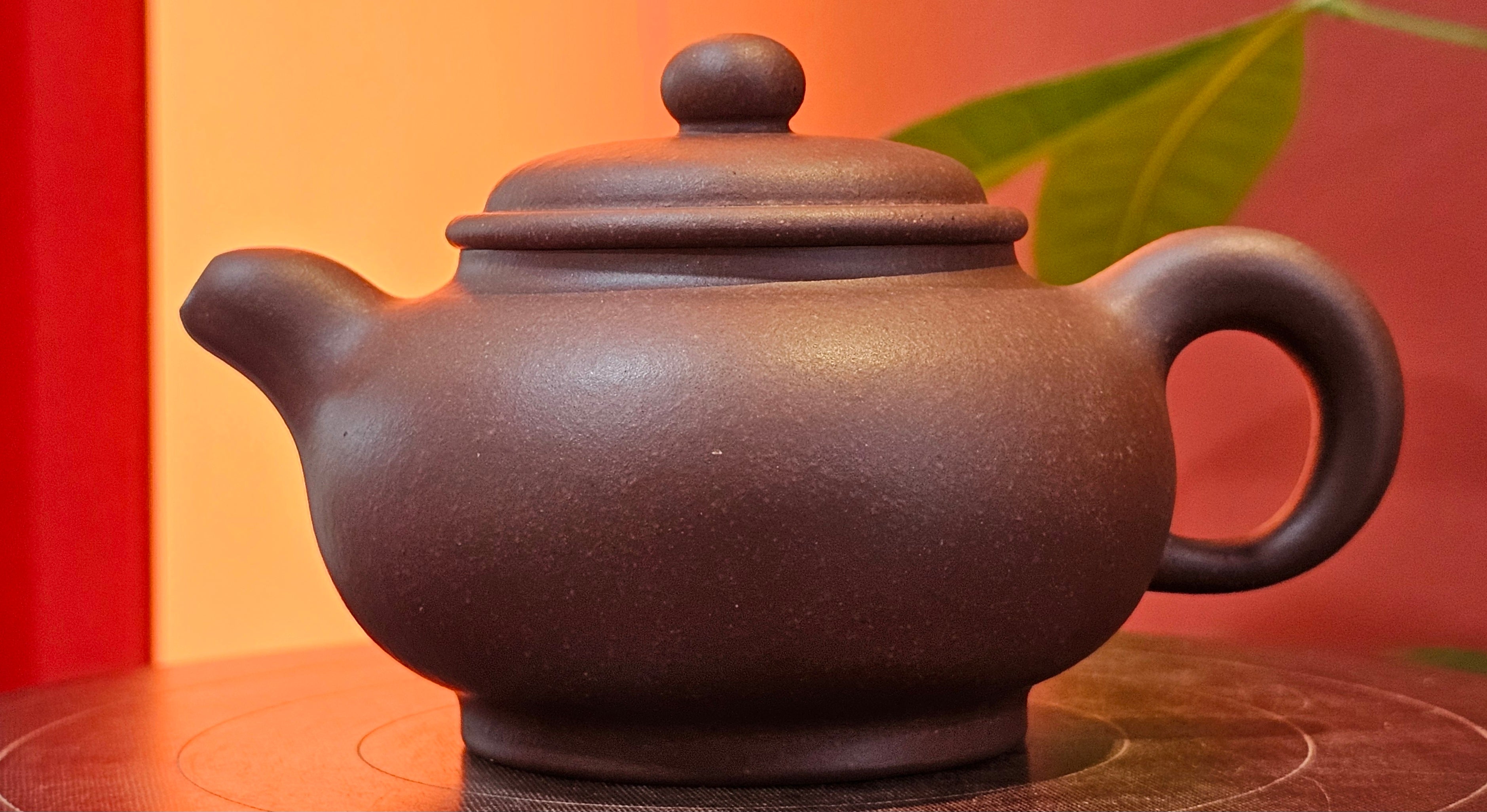 Xuan Zhu Hu 玄珠壶, 142.3ml, Zi Ni 紫泥, by our Craftsman Fan Xiao Zhi 范小智 ~ Congratulations to Ms K.Y.! 2256hrs 3rd Sept 2025! Tamuning, Guam!