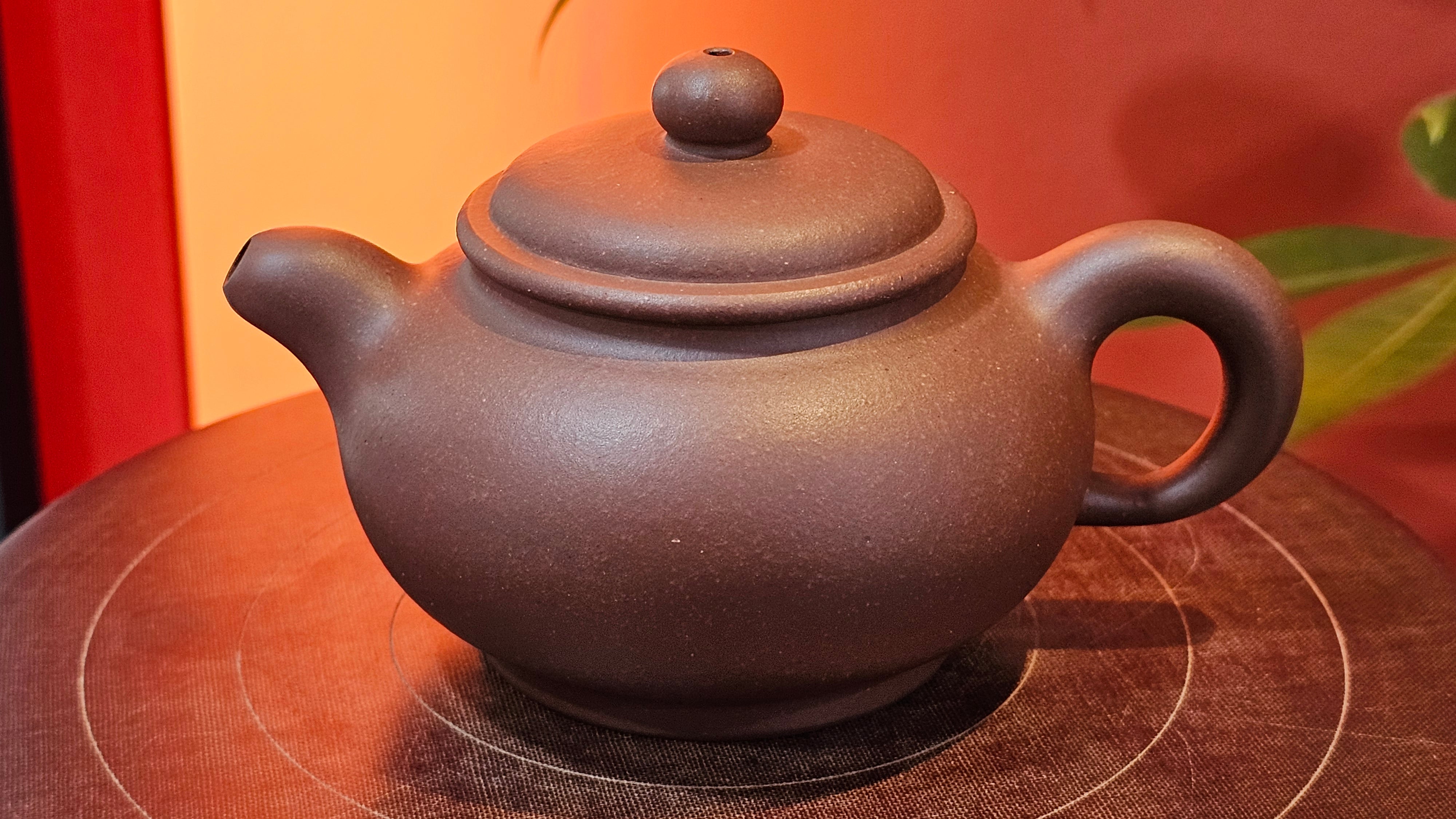 Xuan Zhu Hu 玄珠壶, 142.3ml, Zi Ni 紫泥, by our Craftsman Fan Xiao Zhi 范小智 ~ Congratulations to Ms K.Y.! 2256hrs 3rd Sept 2025! Tamuning, Guam!