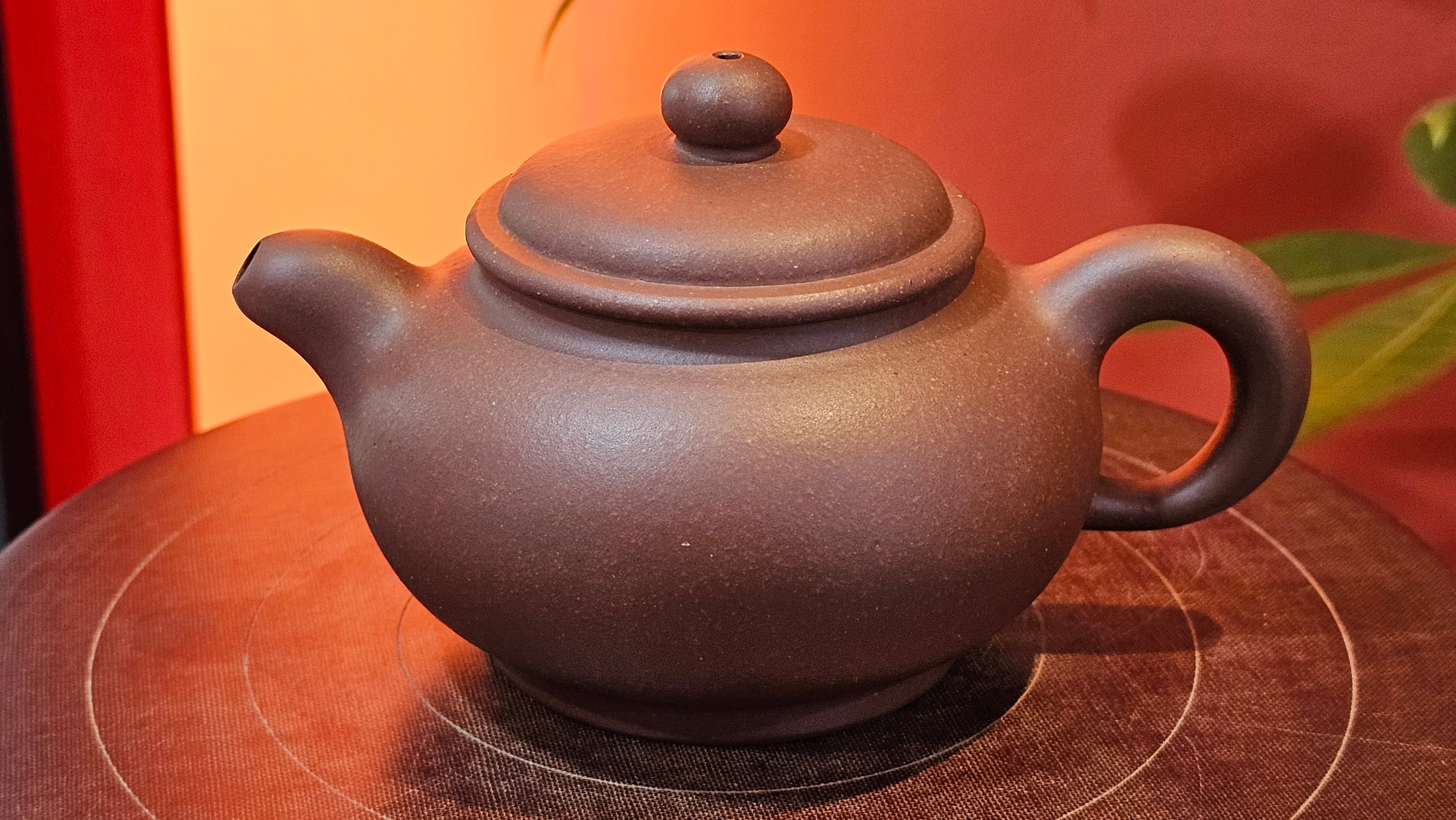 Xuan Zhu Hu 玄珠壶, 142.3ml, Zi Ni 紫泥, by our Craftsman Fan Xiao Zhi 范小智 ~ Congratulations to Ms K.Y.! 2256hrs 3rd Sept 2025! Tamuning, Guam!