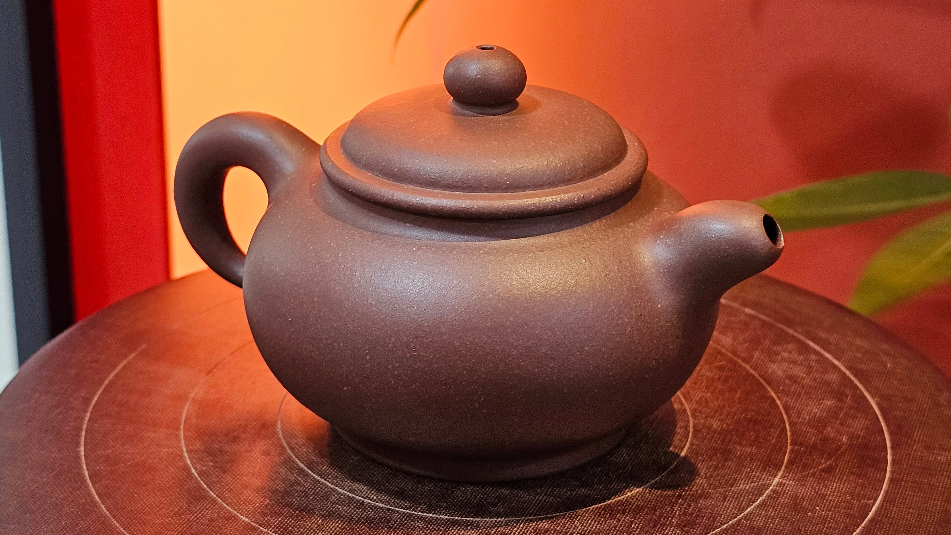 Xuan Zhu Hu 玄珠壶, 142.3ml, Zi Ni 紫泥, by our Craftsman Fan Xiao Zhi 范小智 ~ Congratulations to Ms K.Y.! 2256hrs 3rd Sept 2025! Tamuning, Guam!