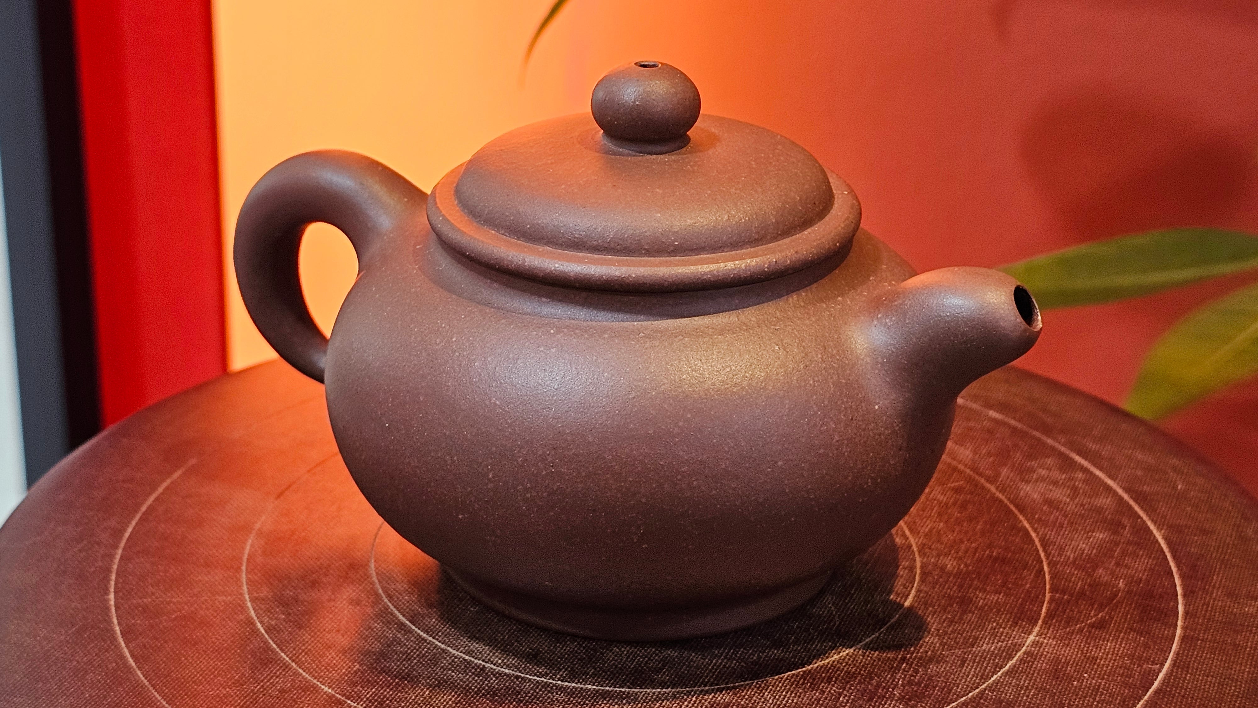 Xuan Zhu Hu 玄珠壶, 142.3ml, Zi Ni 紫泥, by our Craftsman Fan Xiao Zhi 范小智 ~ Congratulations to Ms K.Y.! 2256hrs 3rd Sept 2025! Tamuning, Guam!