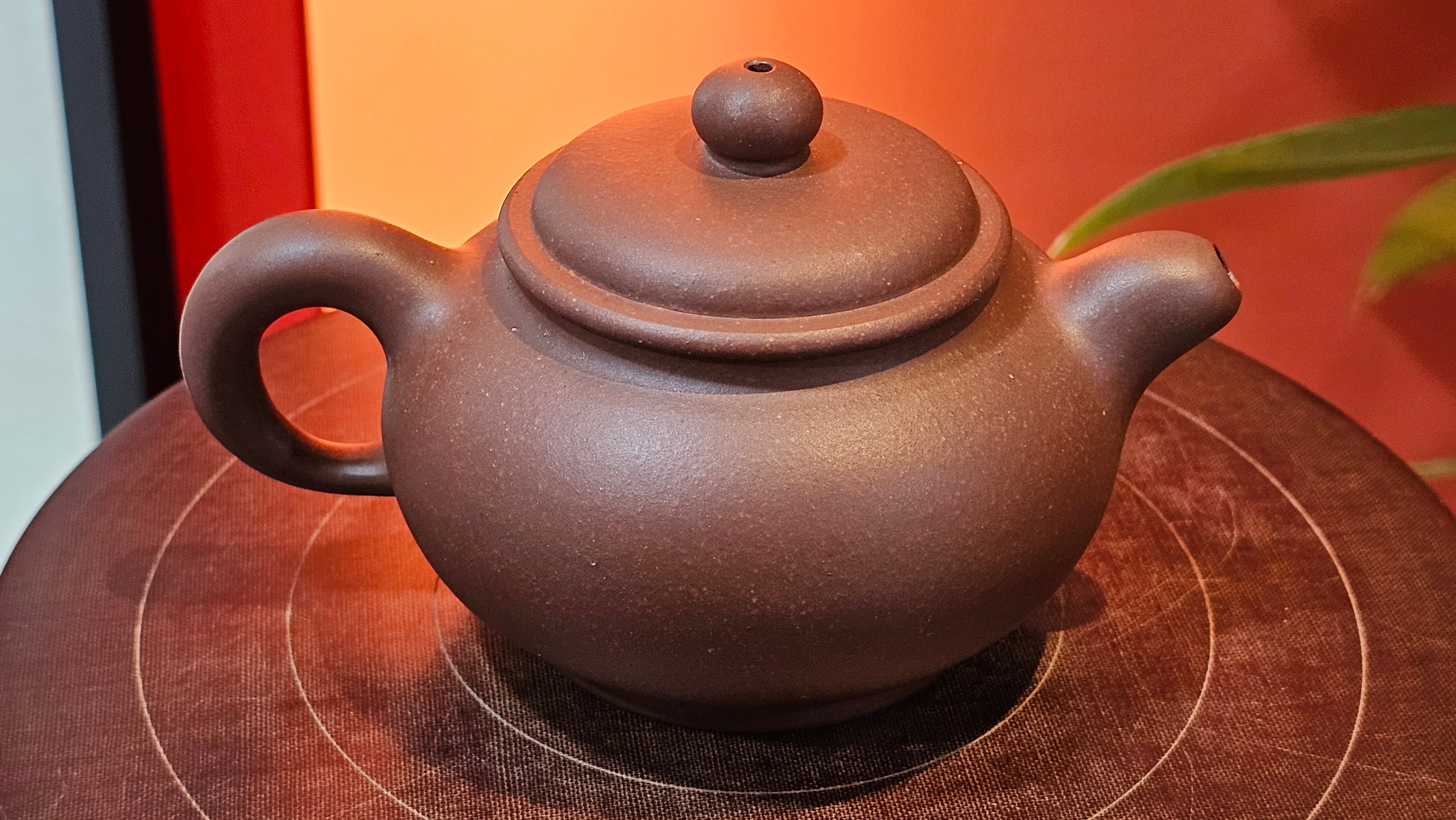 Xuan Zhu Hu 玄珠壶, 142.3ml, Zi Ni 紫泥, by our Craftsman Fan Xiao Zhi 范小智 ~ Congratulations to Ms K.Y.! 2256hrs 3rd Sept 2025! Tamuning, Guam!