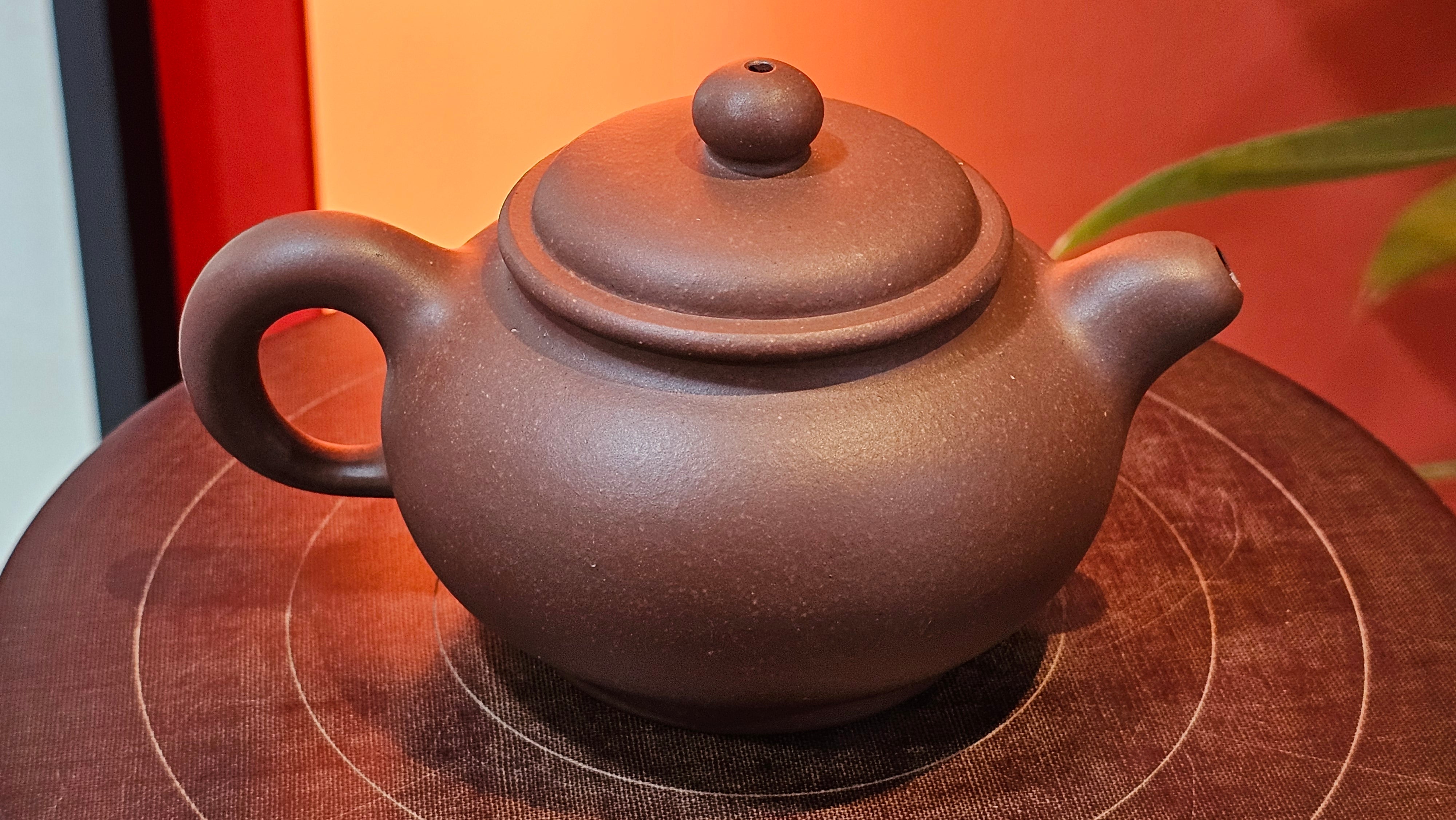 Xuan Zhu Hu 玄珠壶, 142.3ml, Zi Ni 紫泥, by our Craftsman Fan Xiao Zhi 范小智 ~ Congratulations to Ms K.Y.! 2256hrs 3rd Sept 2025! Tamuning, Guam!